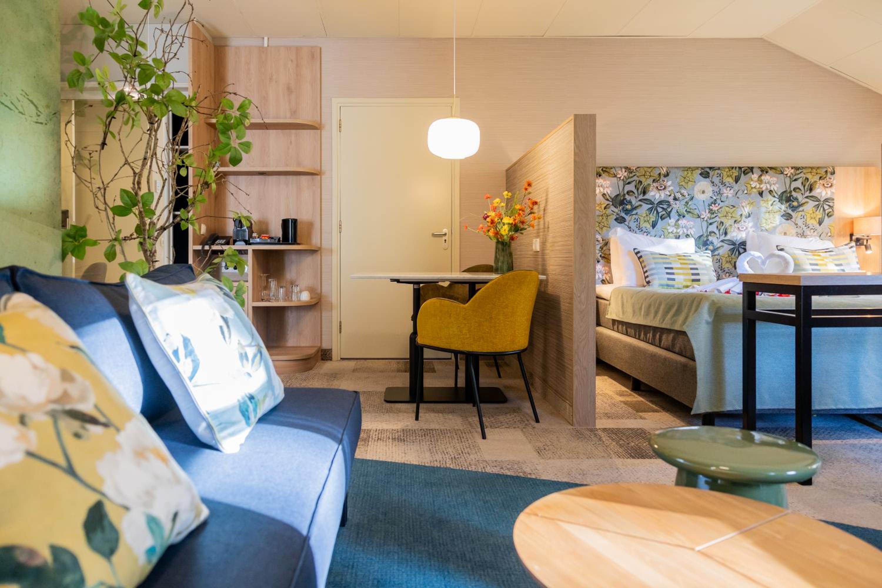 Executive Suite - Photo 16