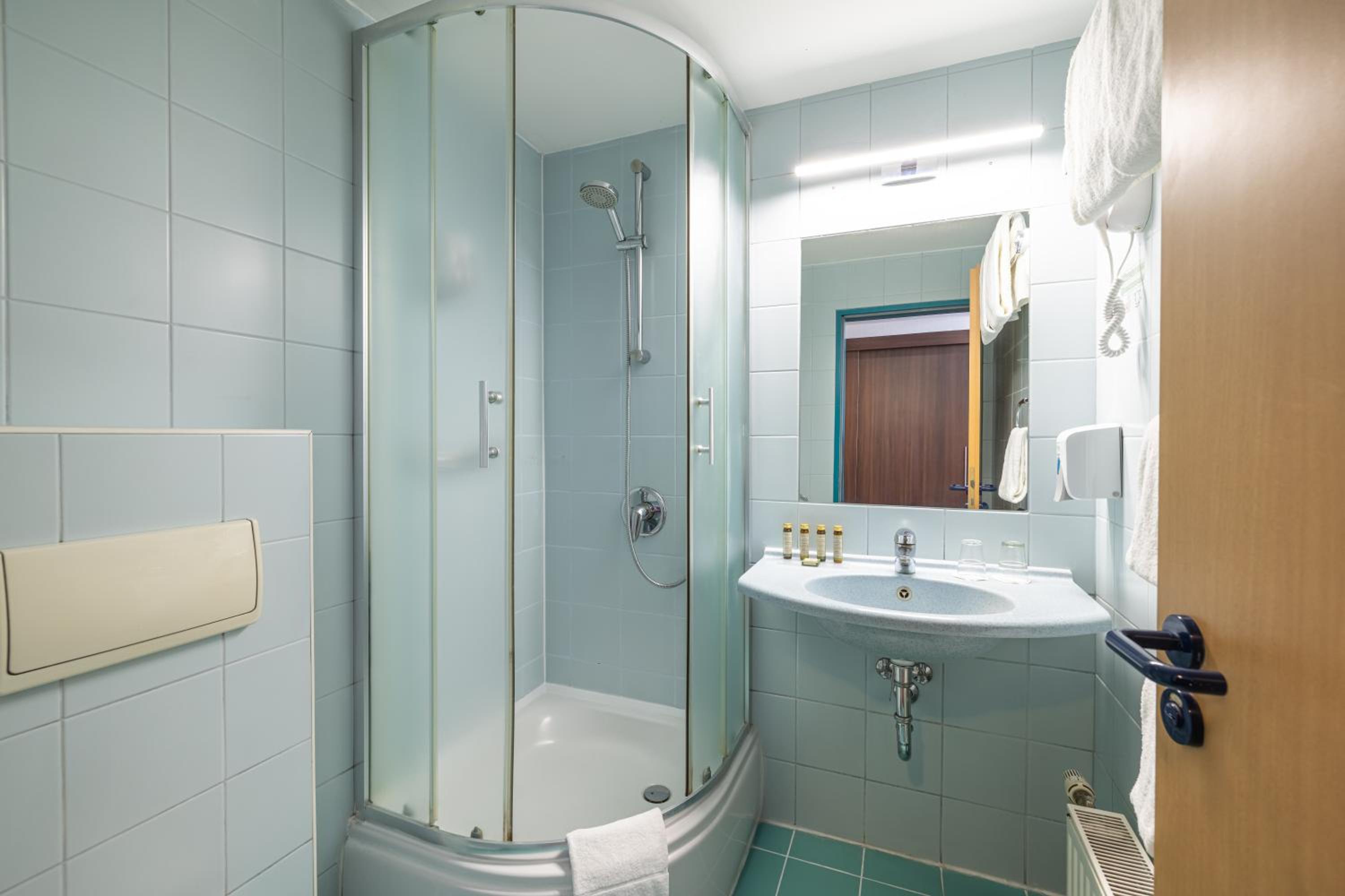 Superior Double or Twin Room - Photo 10