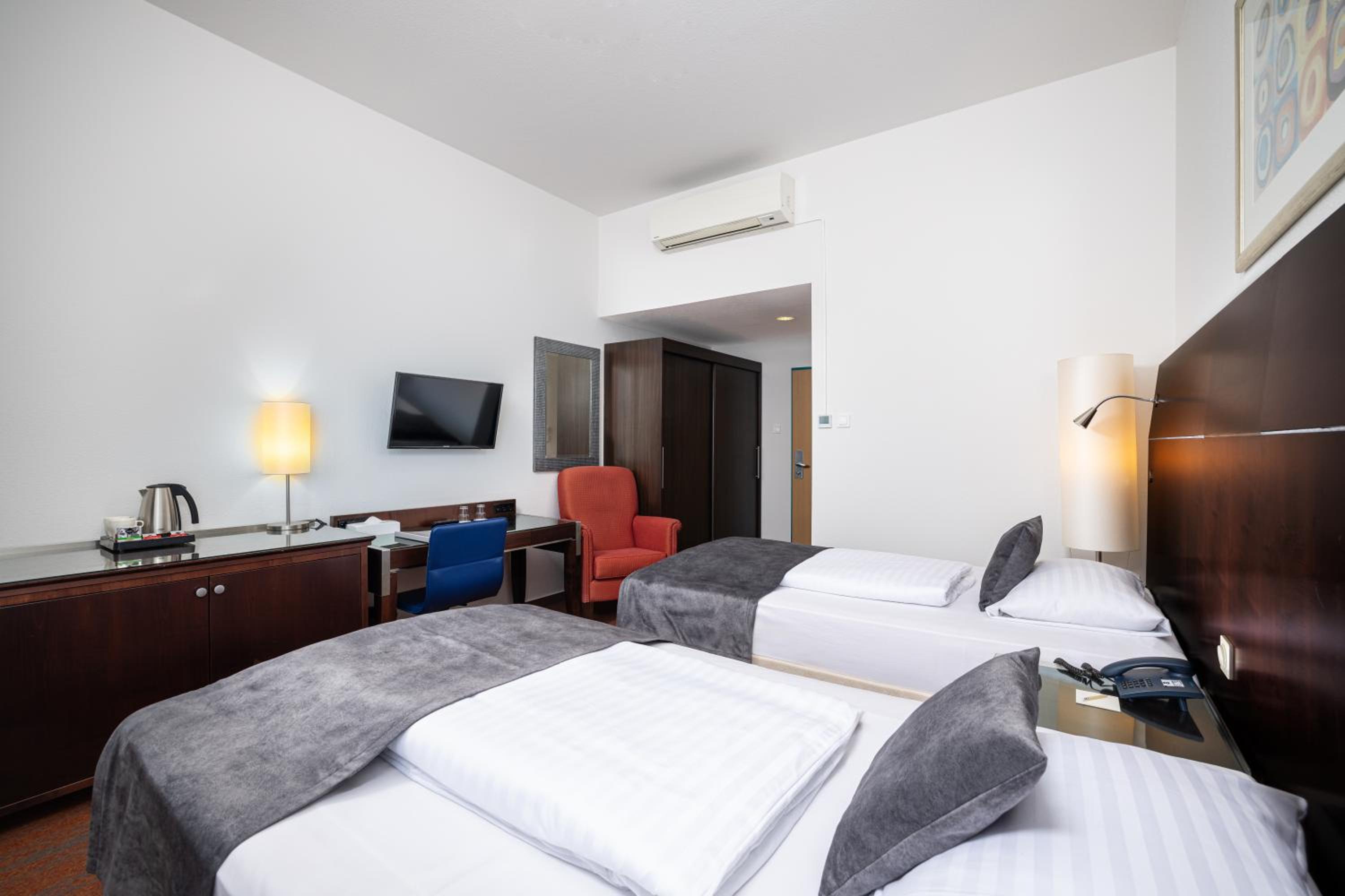Superior Double or Twin Room - Photo 5