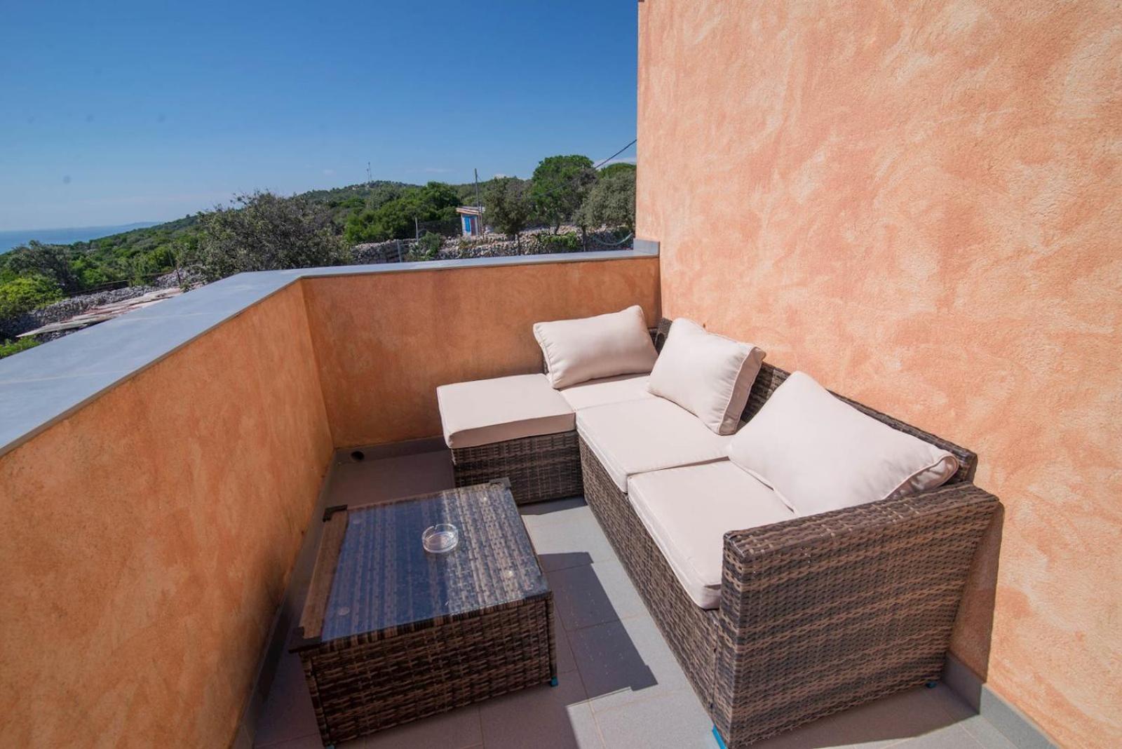 Two-Bedroom Apartment with Balcony and Sea View photo 3