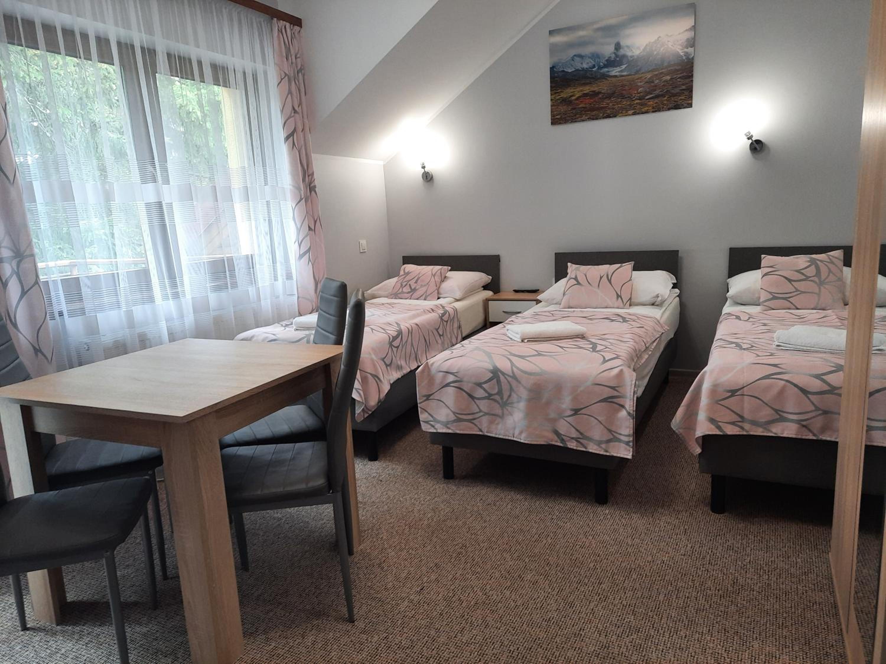 Quadruple Room with Balcony - Photo 10