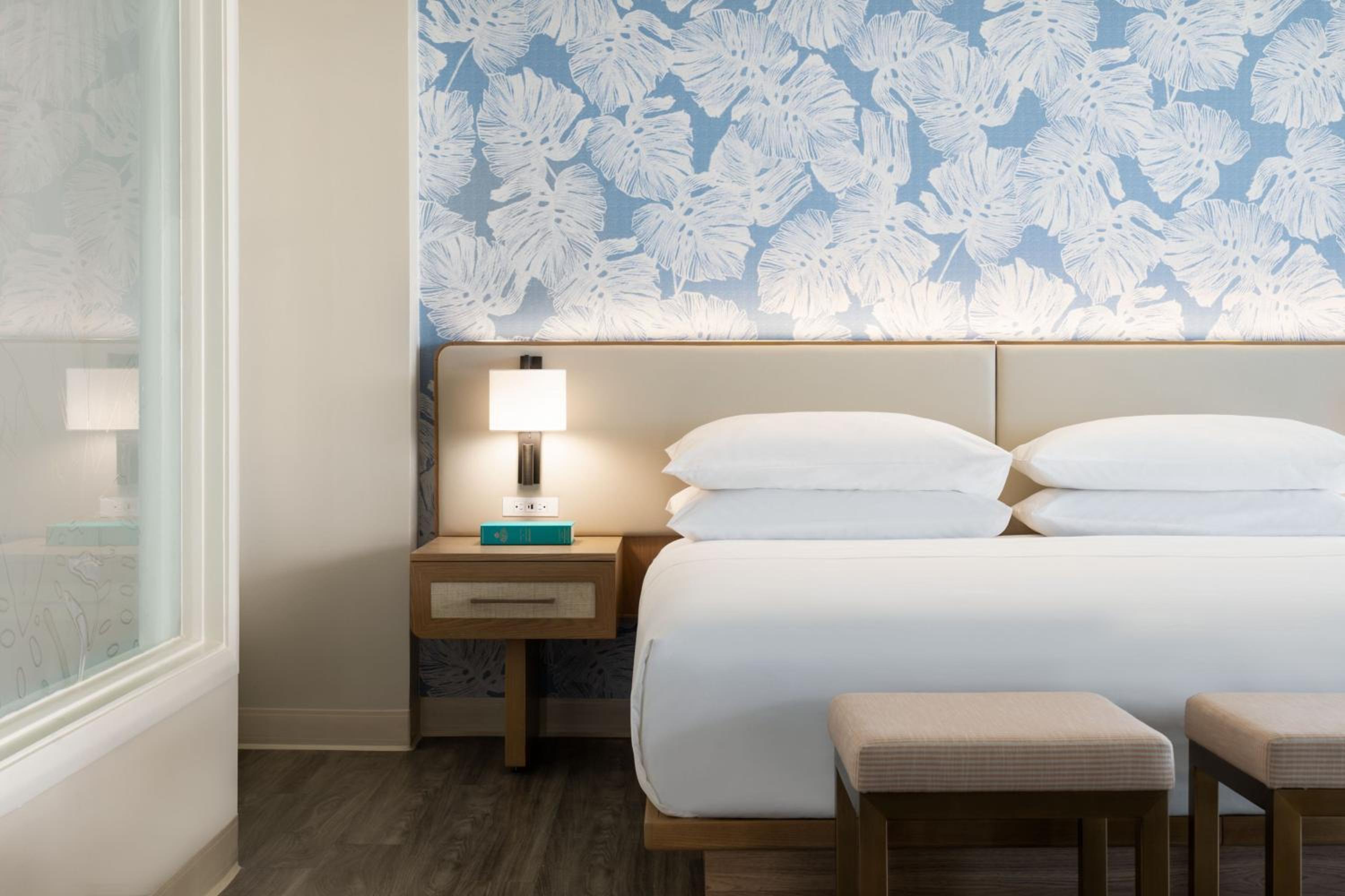 Larger Guest room, 1 King, Ocean view, Ainahau Tower