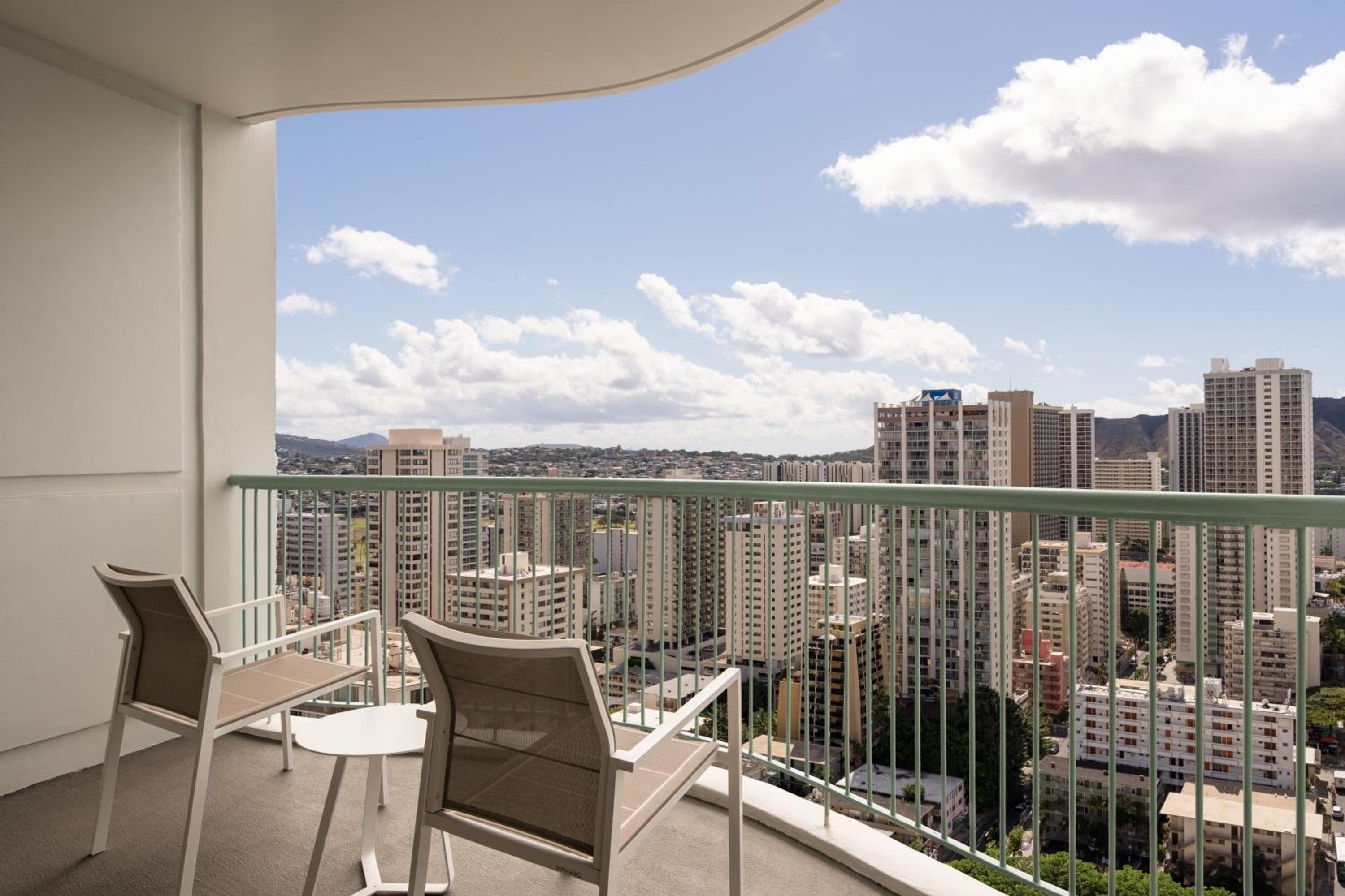 Newly Renovated Tower High Floor (Premier) Ocean Double thumbnail 5