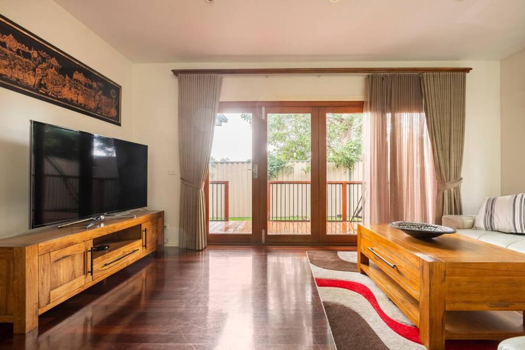Four-Bedroom House photo 2