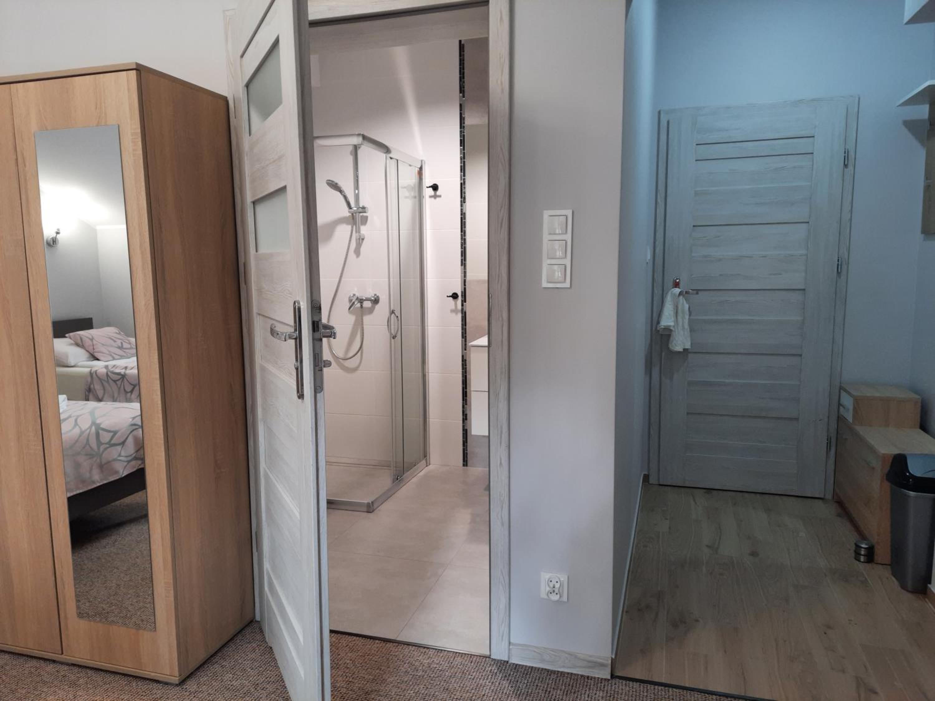 Quadruple Room with Balcony - Photo 15