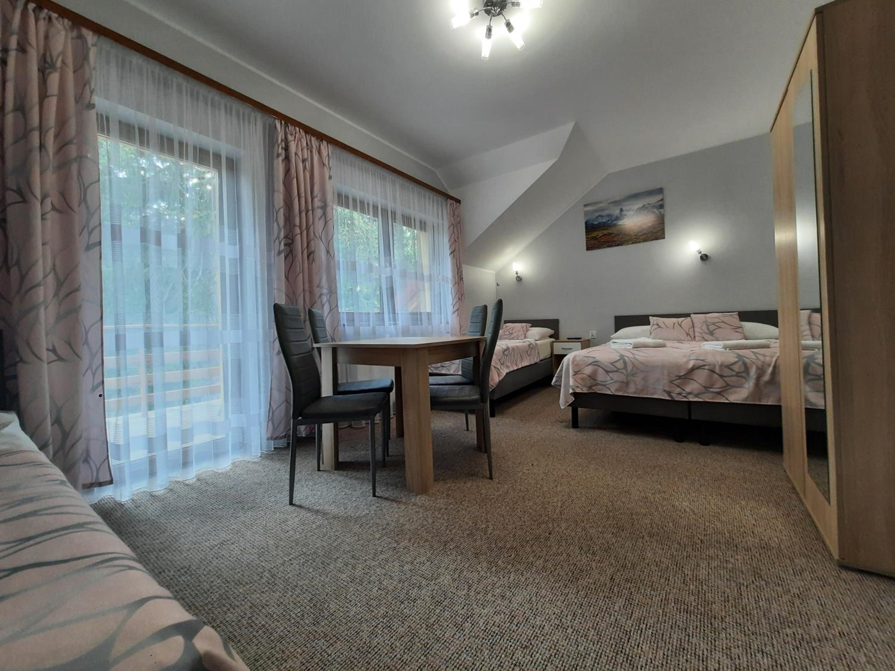 Quadruple Room with Balcony - Photo 8
