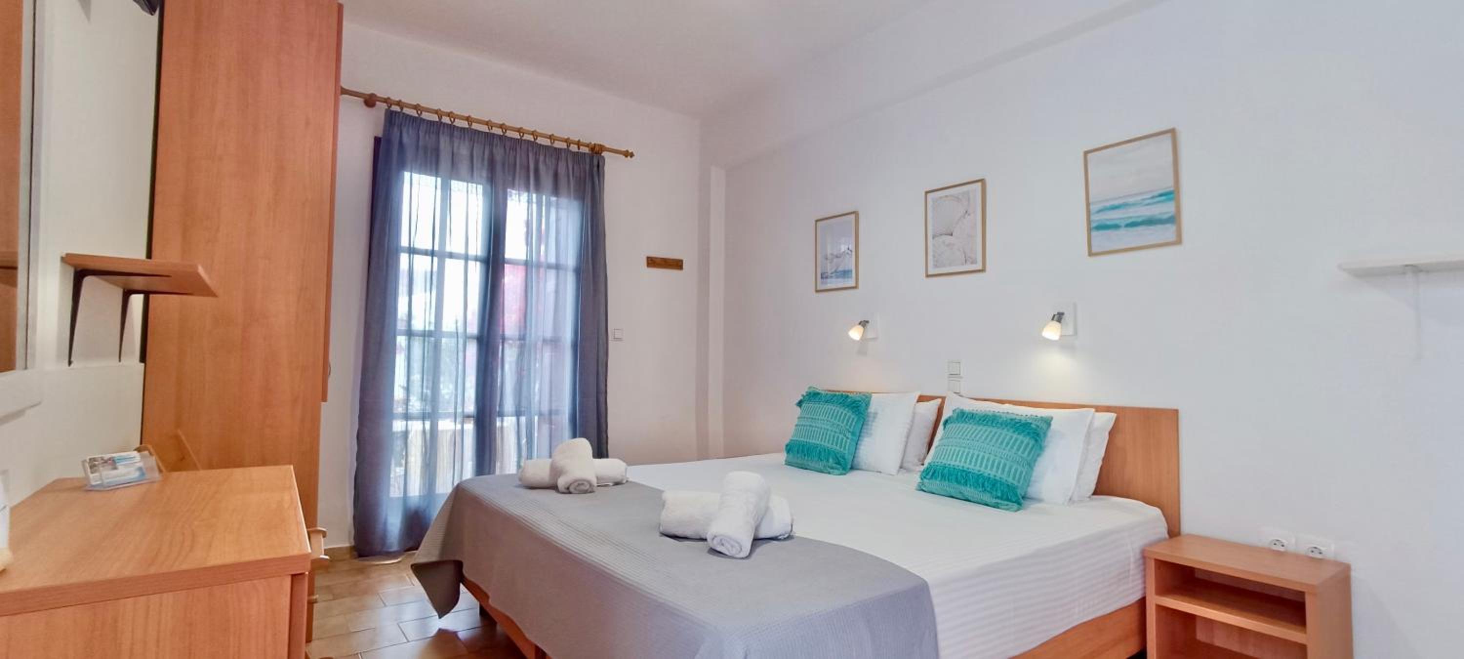 Studio (2 Adults)