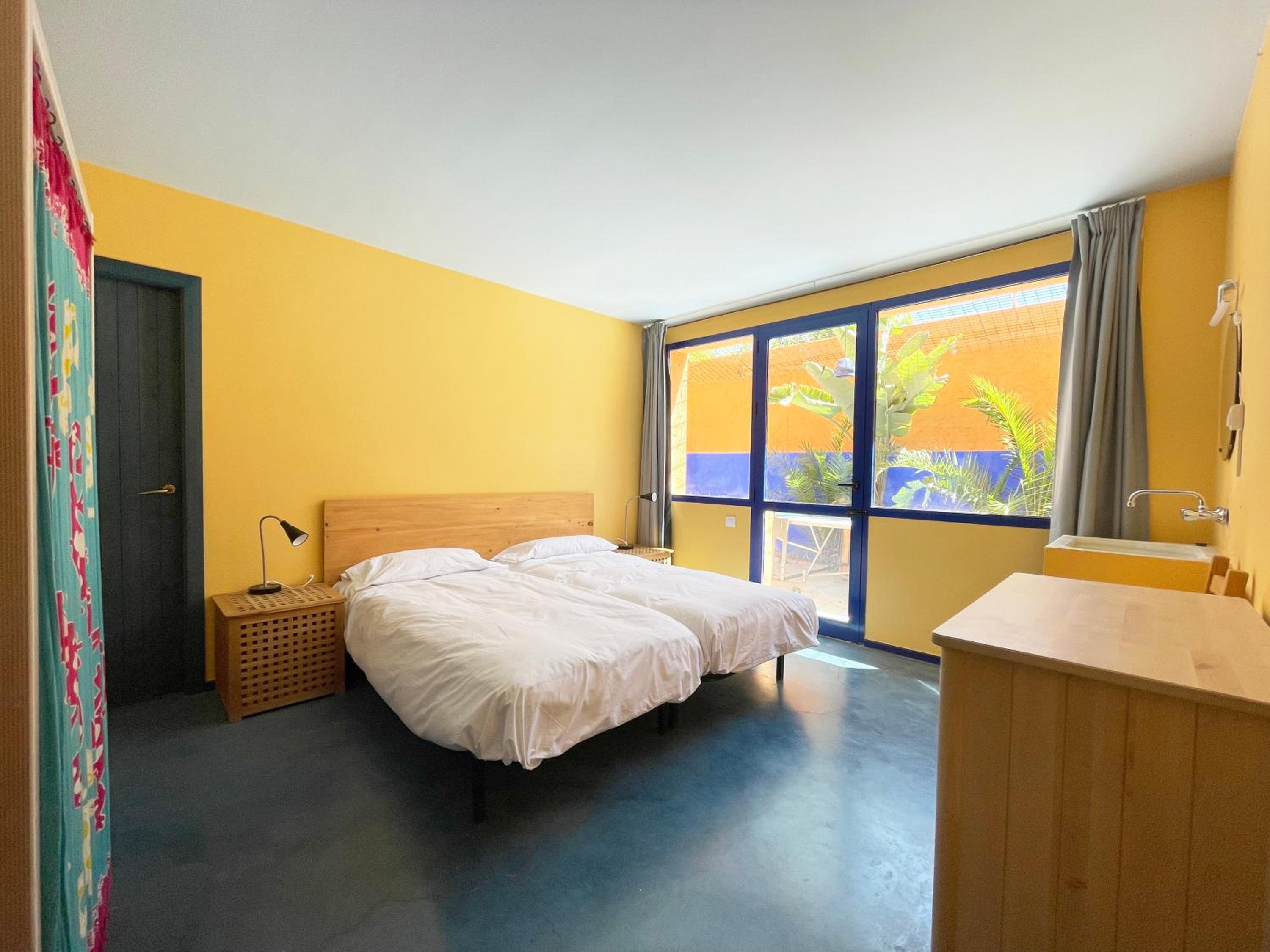 Five-Bedroom House photo 2