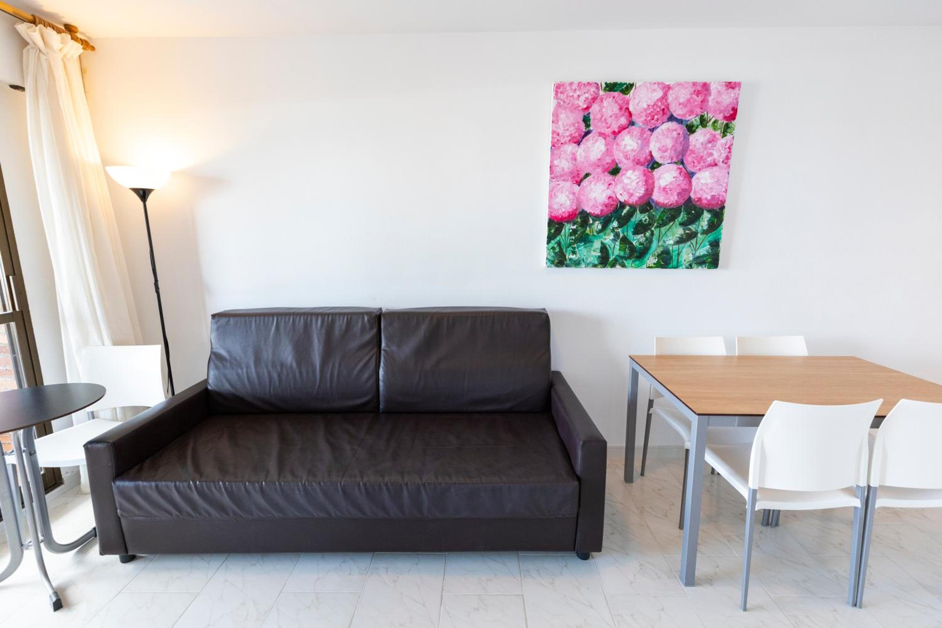 Studio Apartment photo 3