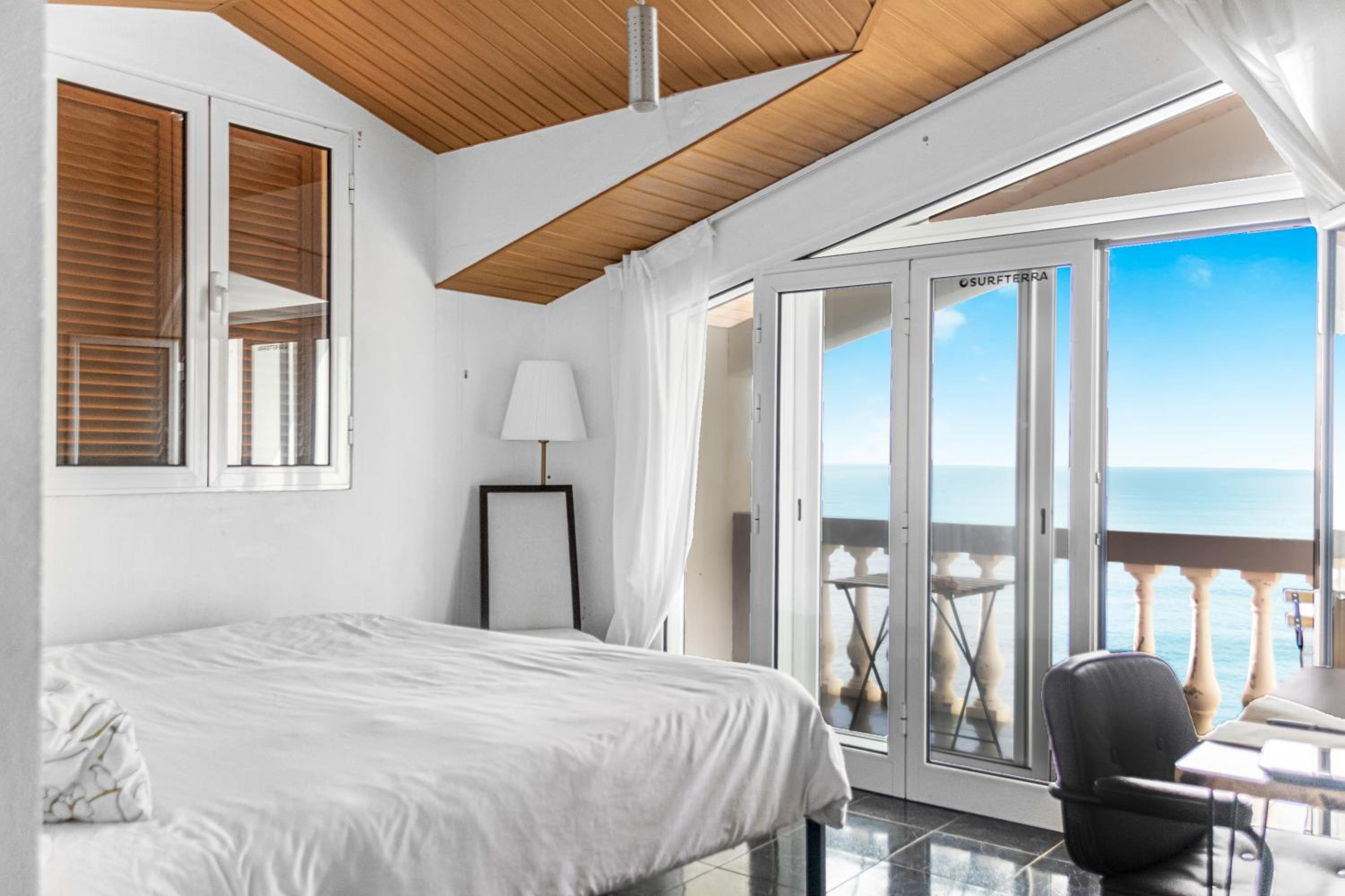 Deluxe Double Room with Balcony and Sea View photo 1