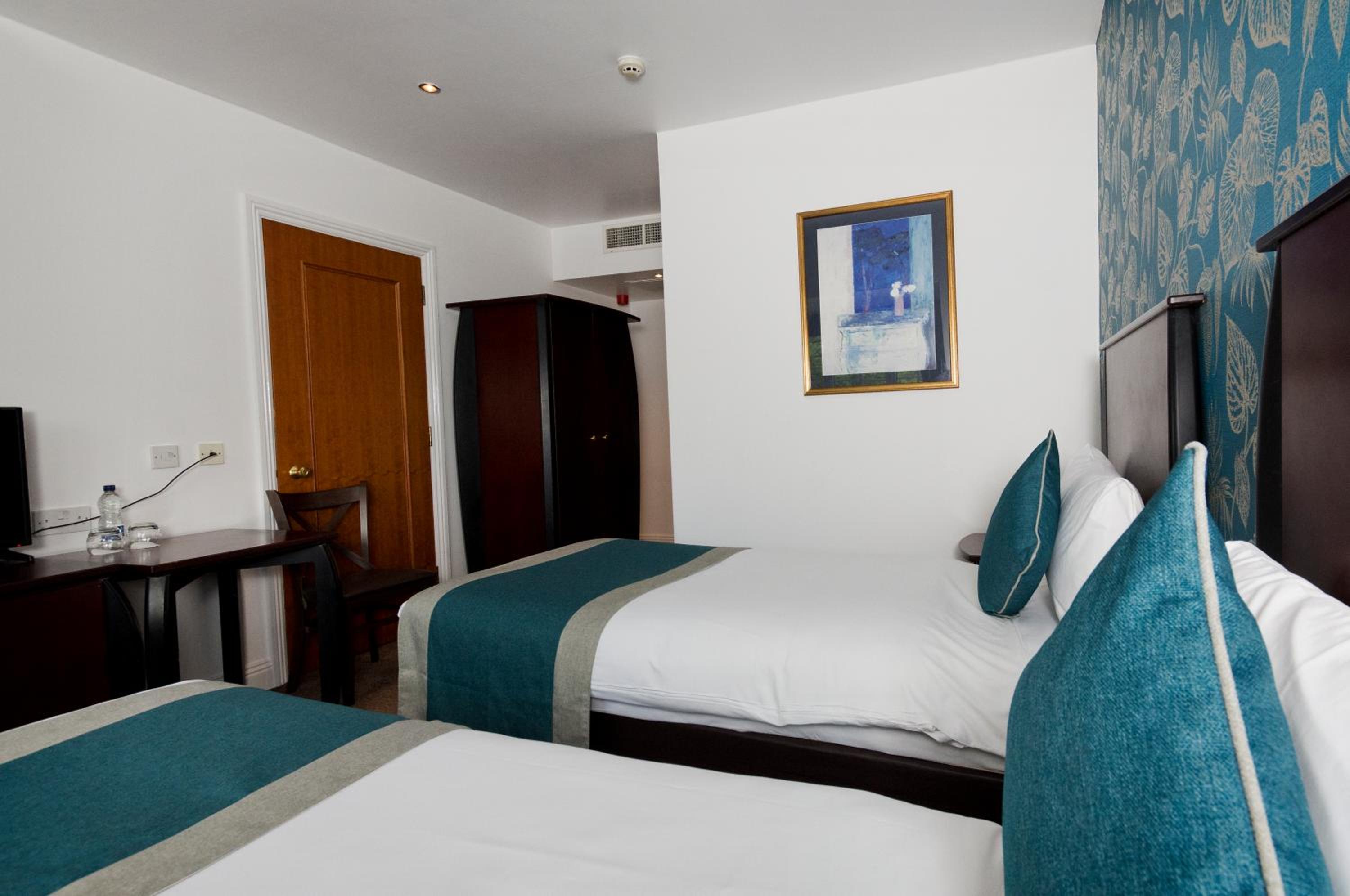 Standard Twin Room - Photo 4