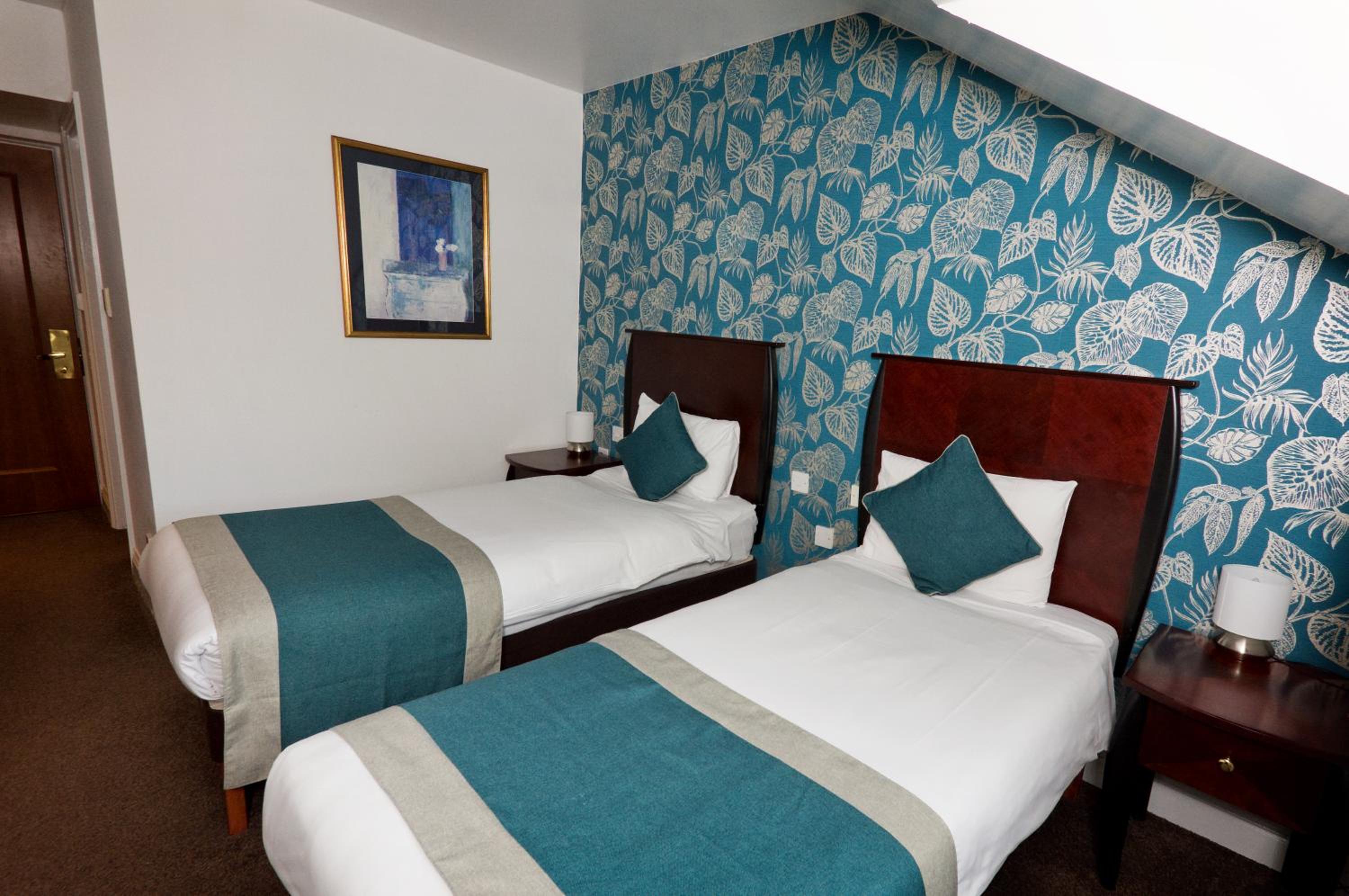 Standard Twin Room - Photo 3