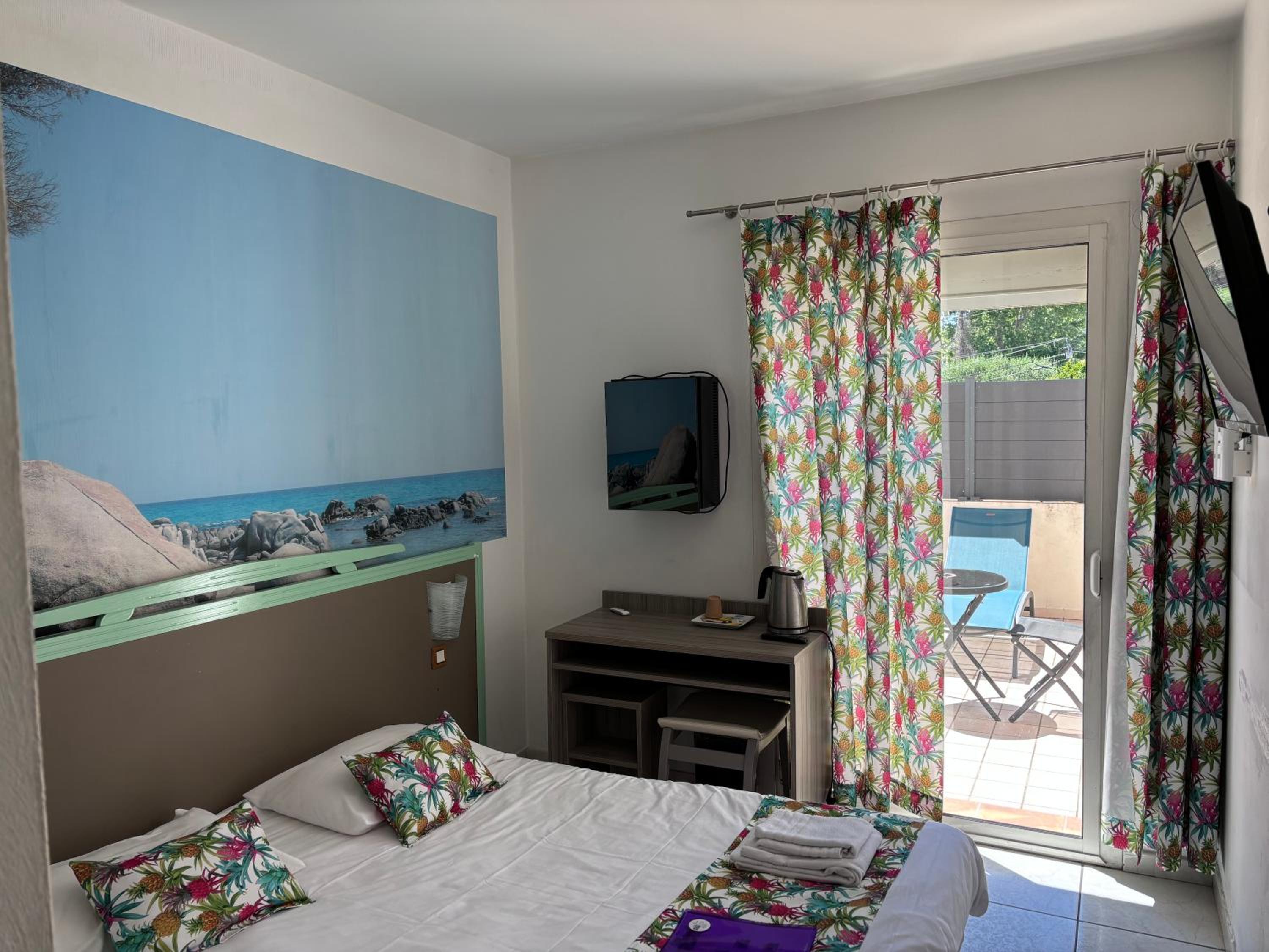 Superior Double Room with Terrace - Ground Floor - Photo 1