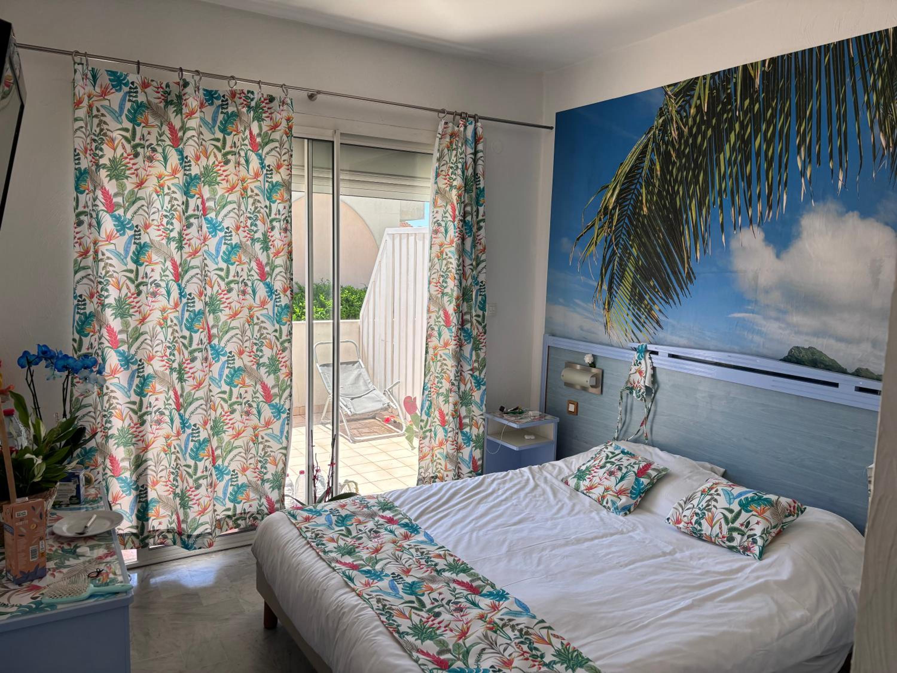 Superior Double or Twin Room with Balcony and Pool View - Photo 6