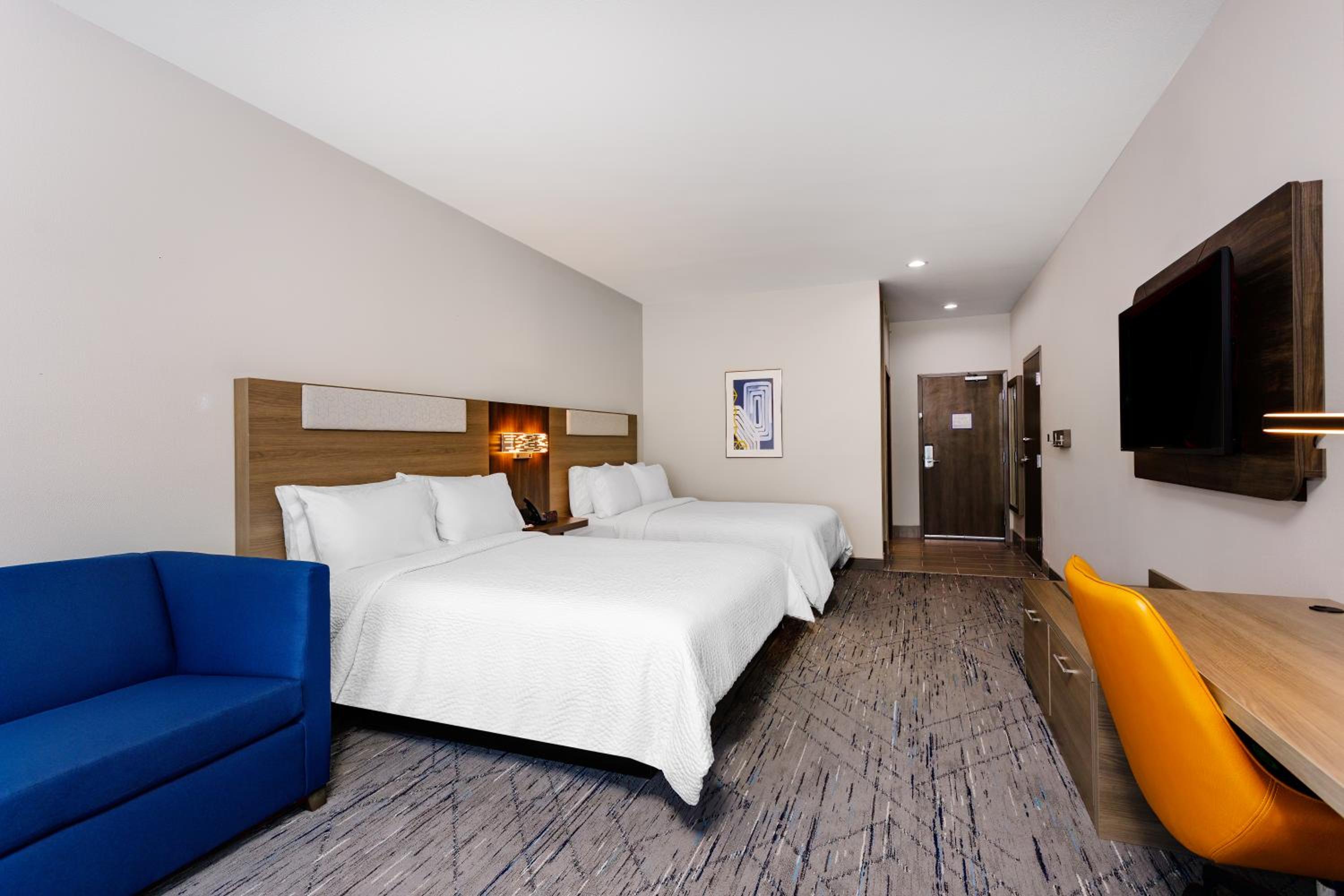 Queen Suite with Two Queen Beds