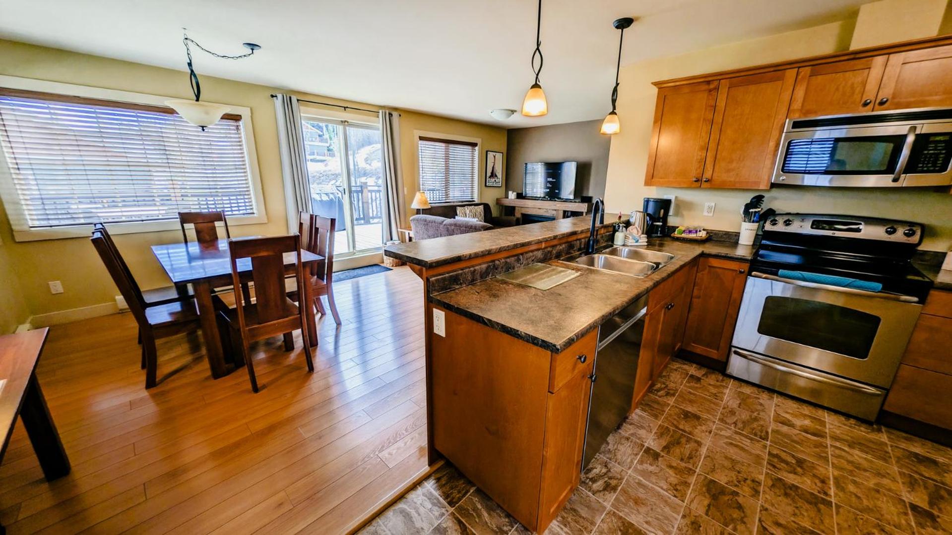 Two-Bedroom Apartment – Windfall Lodge – Unit 5 photo 2