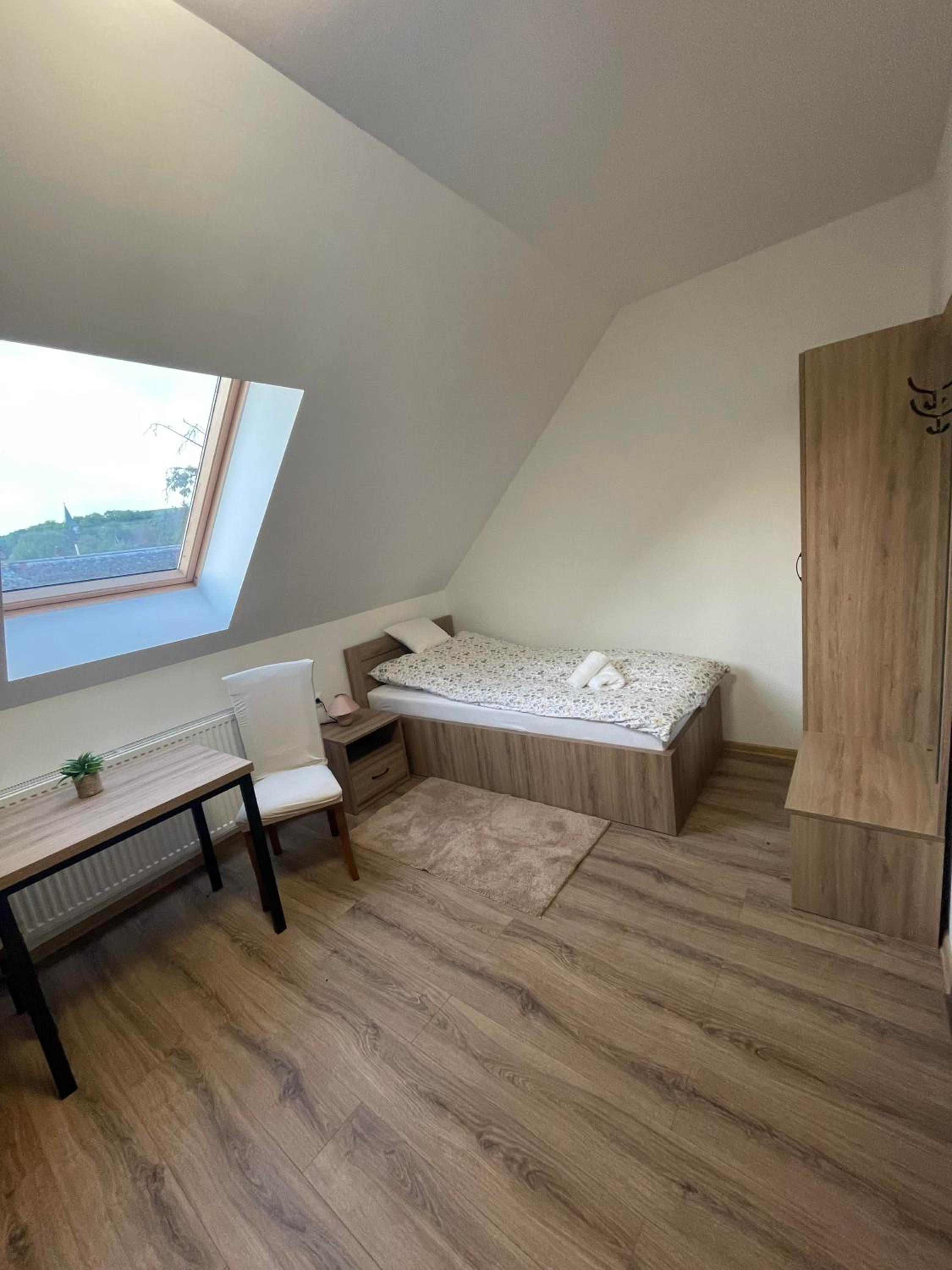 Twin Room with Private Bathroom photo 2