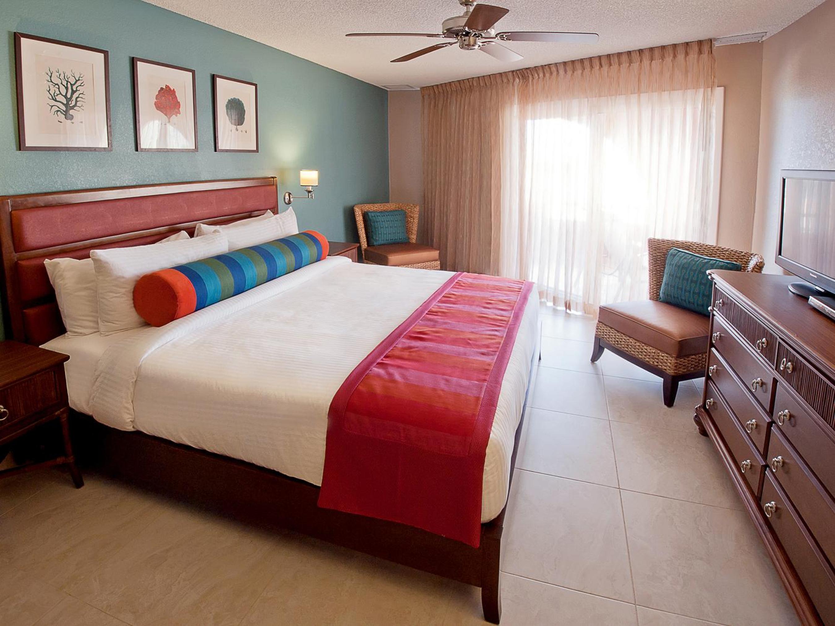 Deluxe One-Bedroom Suite with Fully Equipped Kitchen
