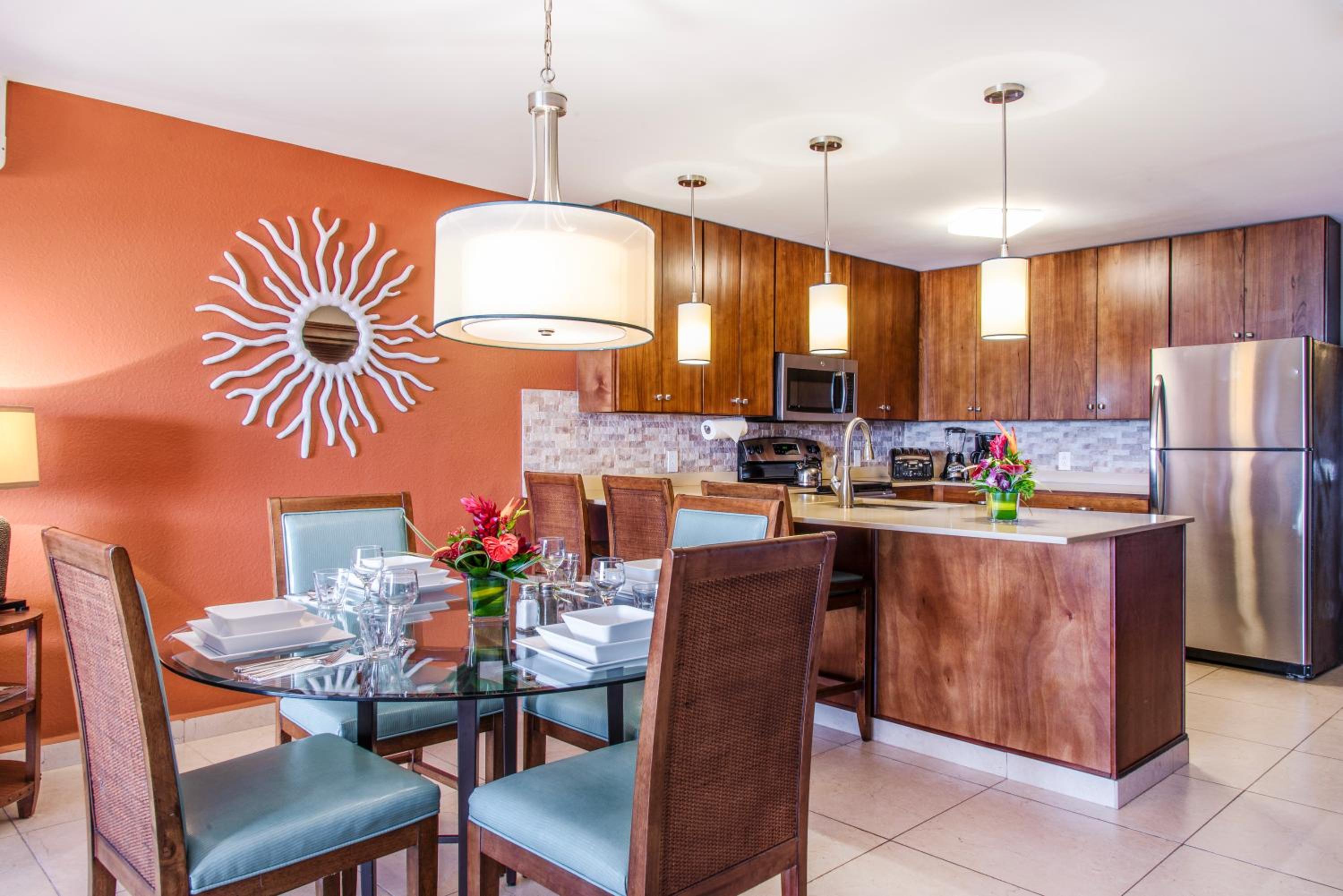 Deluxe One-Bedroom Suite with Fully Equipped Kitchen thumbnail 5
