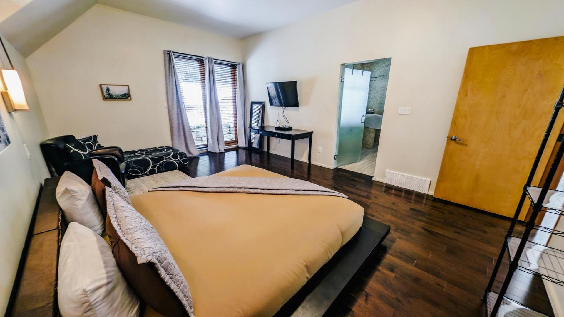 Three-Bedroom House photo 2