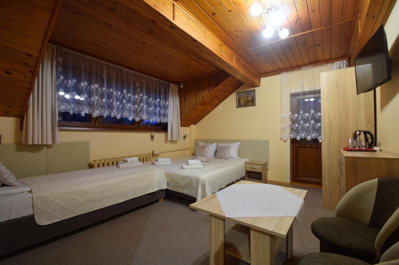 Triple Room with Balcony - Photo 6