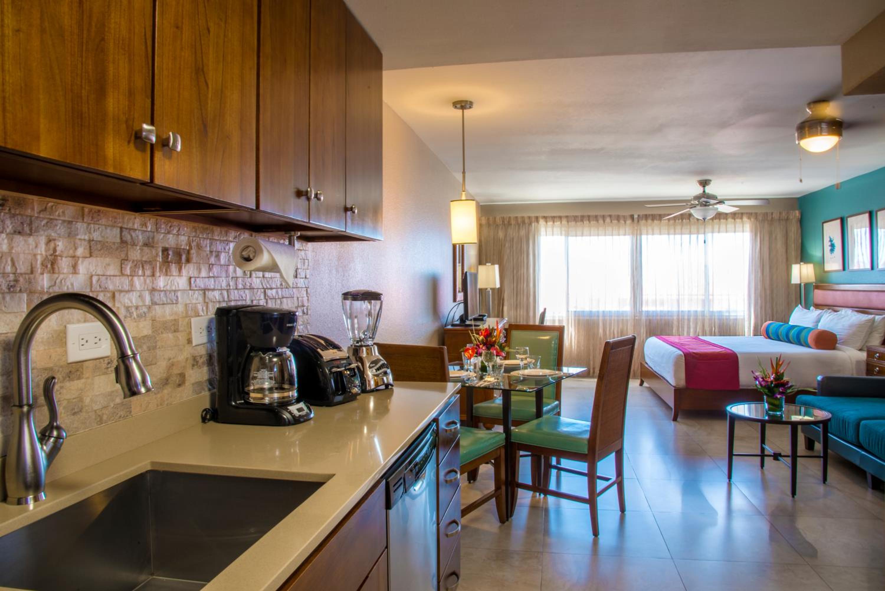 Deluxe Superior Studio with Fully Equipped Kitchen thumbnail 6