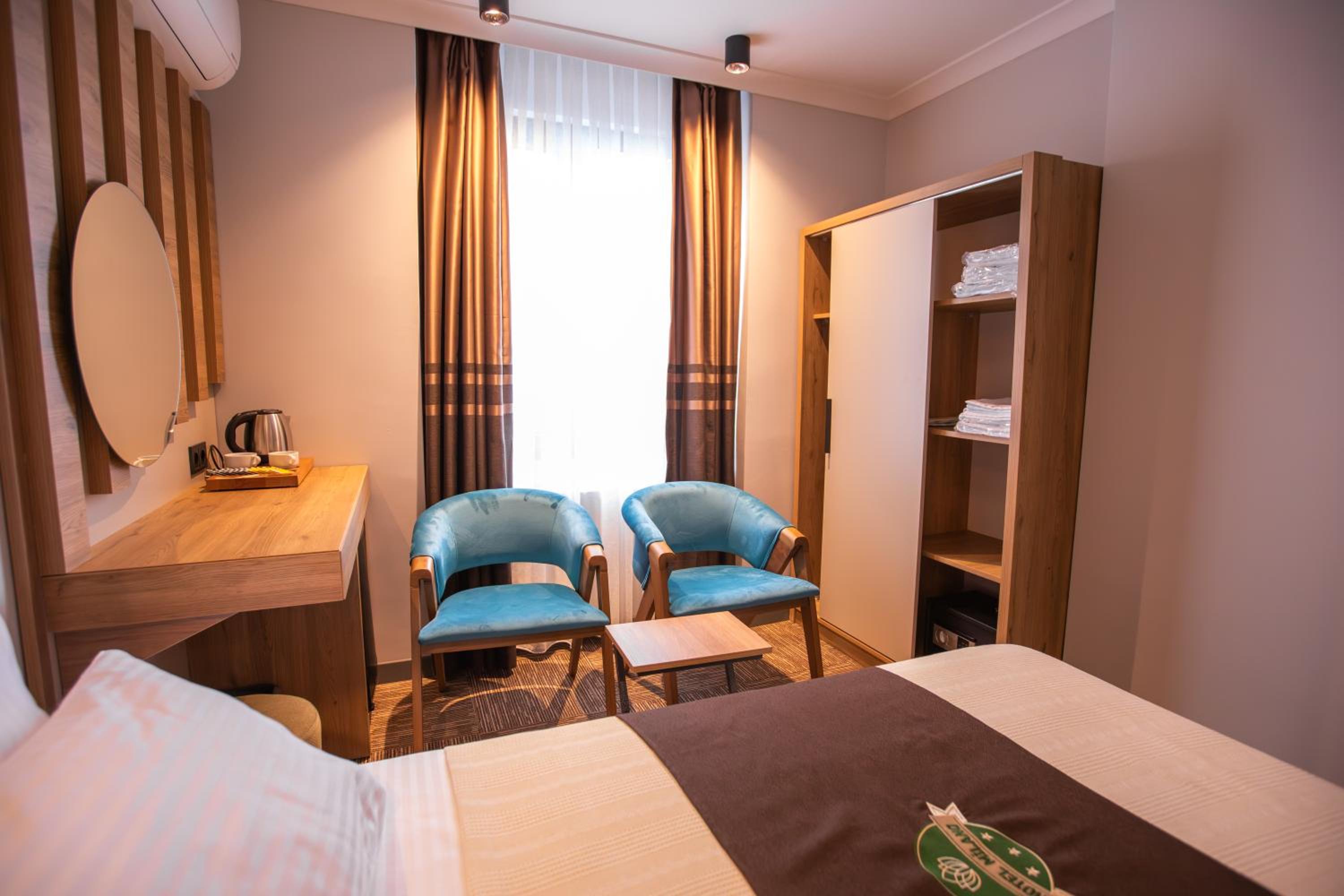 Twin Room with Partial Sea View - Photo 4