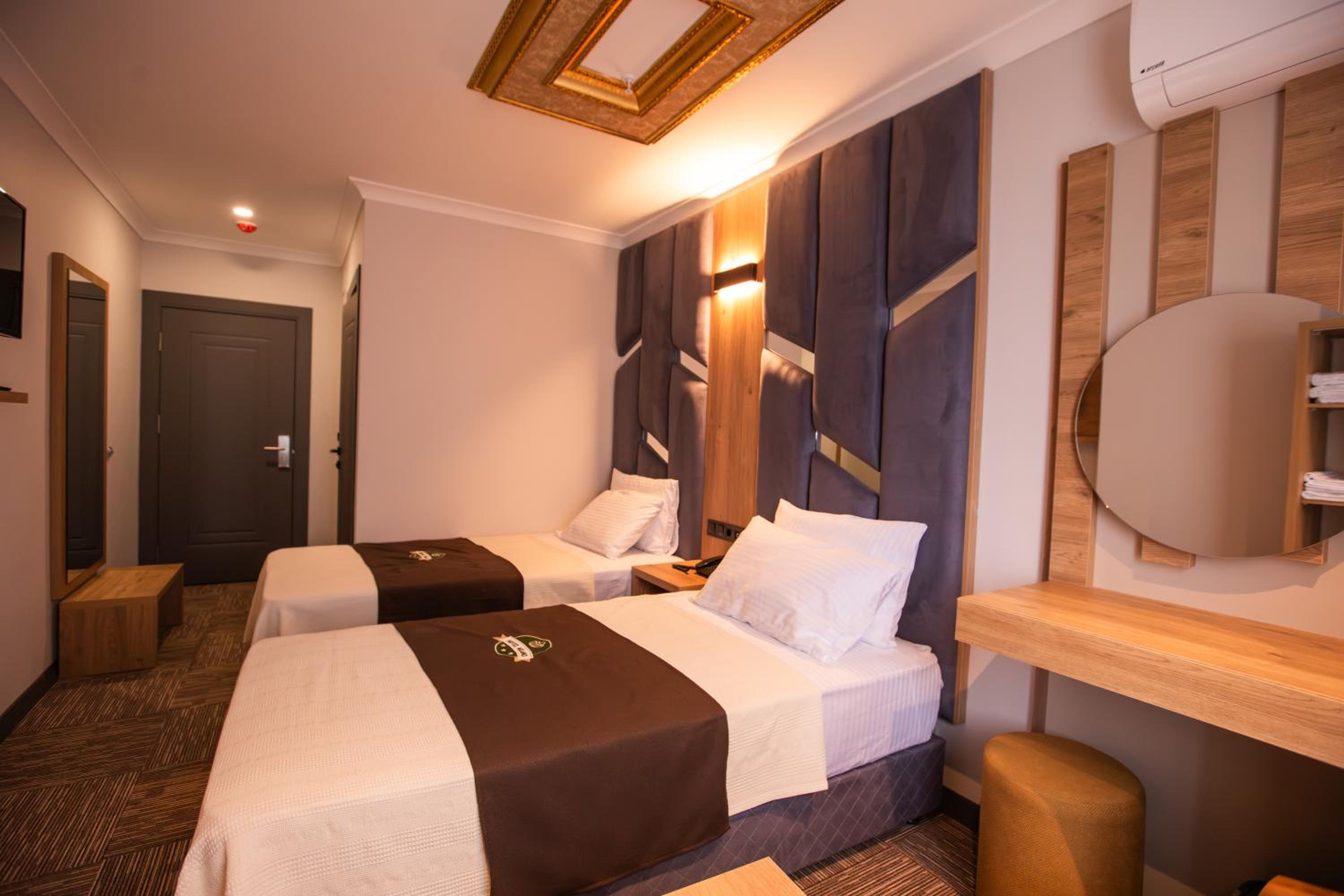 Twin Room with Partial Sea View - Photo 1