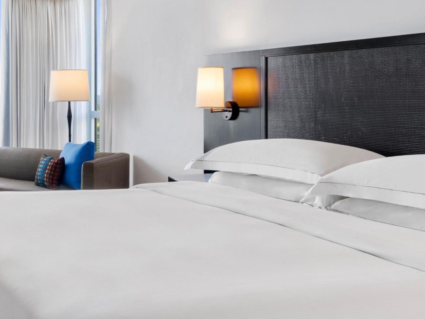 Ocean Front Walk out - 1 King Bed (K1TF)