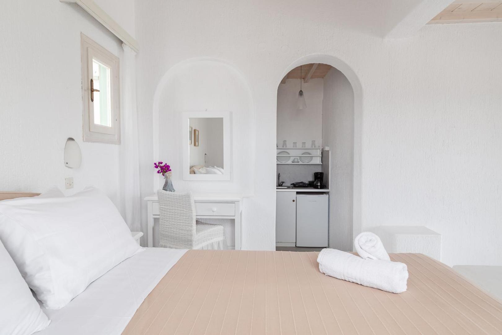 One-Bedroom Apartment with Sea View and Terrace - Photo 6