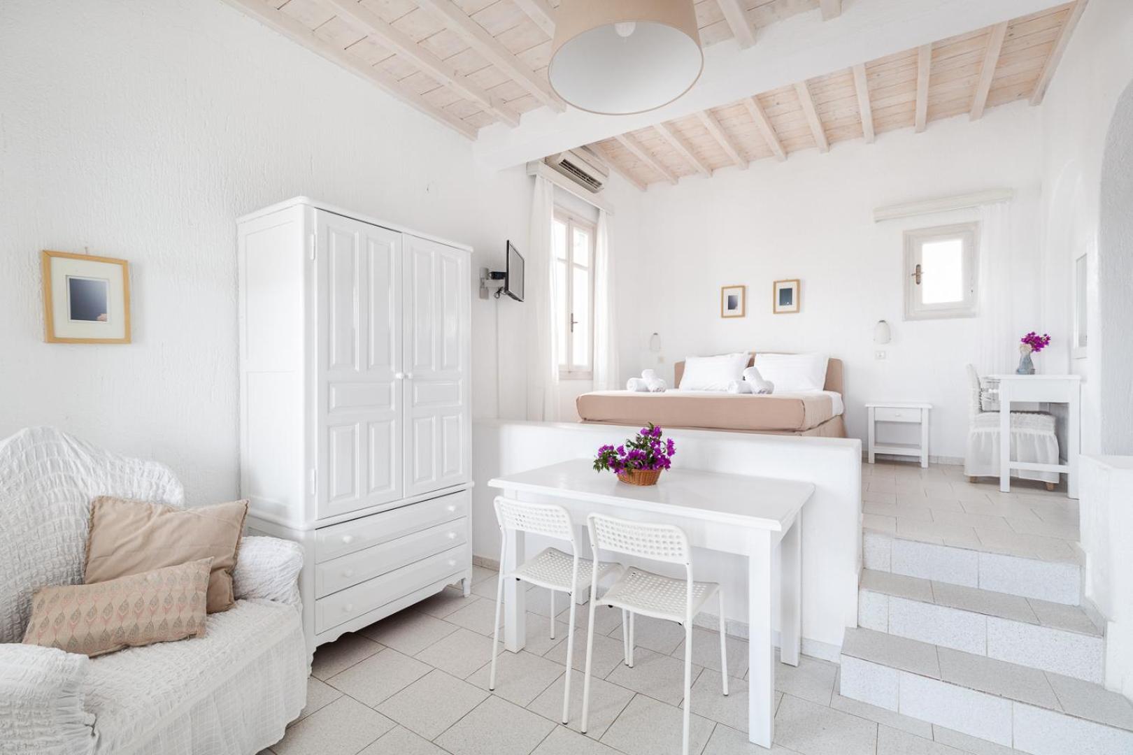 One-Bedroom Apartment with Sea View and Terrace - Photo 10