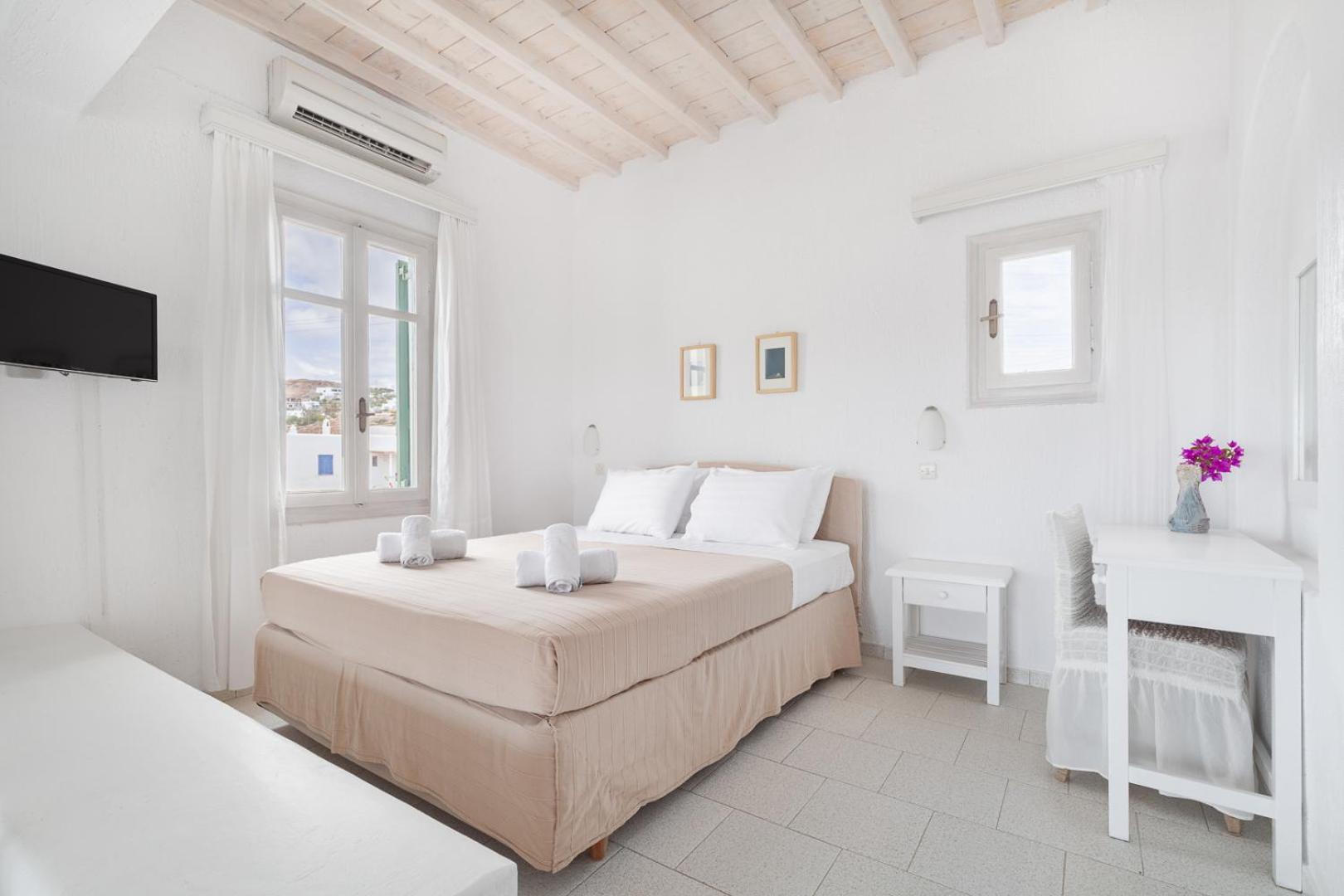 One-Bedroom Apartment with Sea View and Terrace - Photo 7