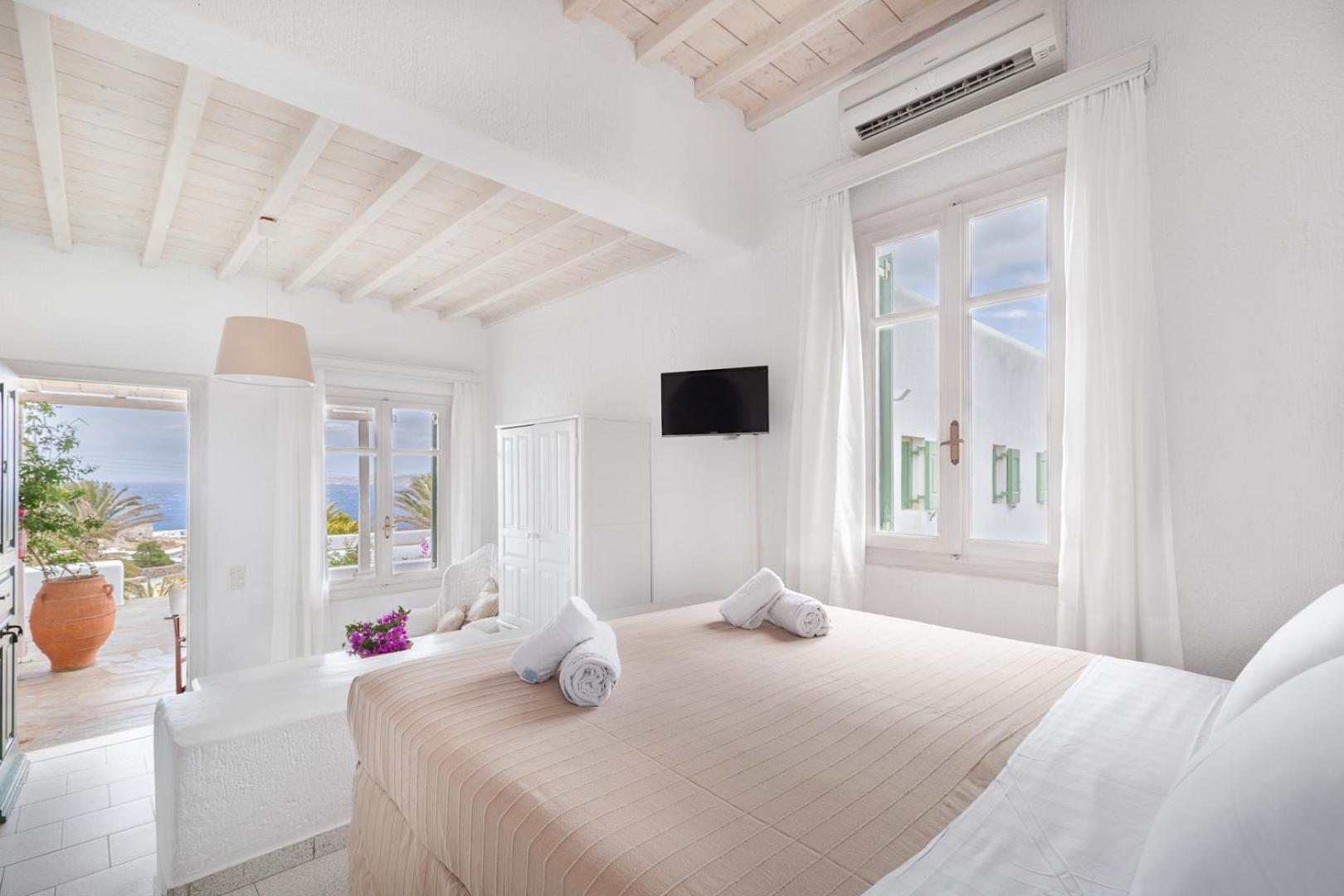 One-Bedroom Apartment with Sea View and Terrace - Photo 1