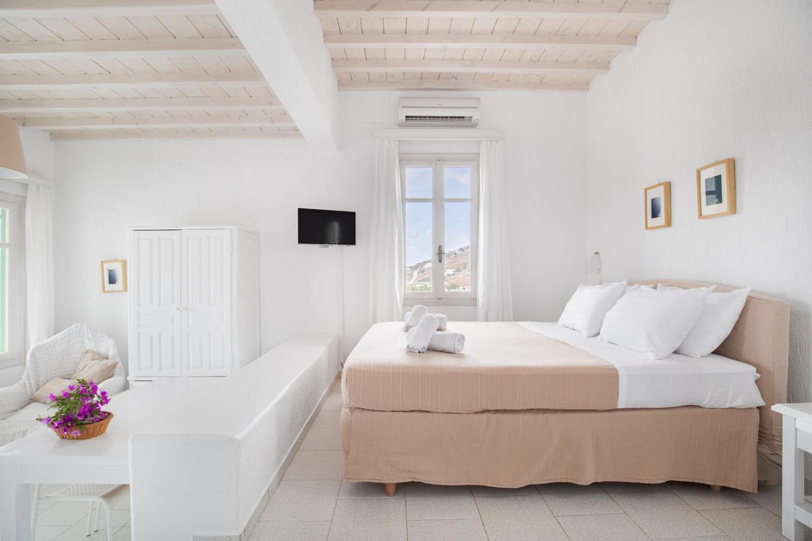 One-Bedroom Apartment with Sea View and Terrace - Photo 11