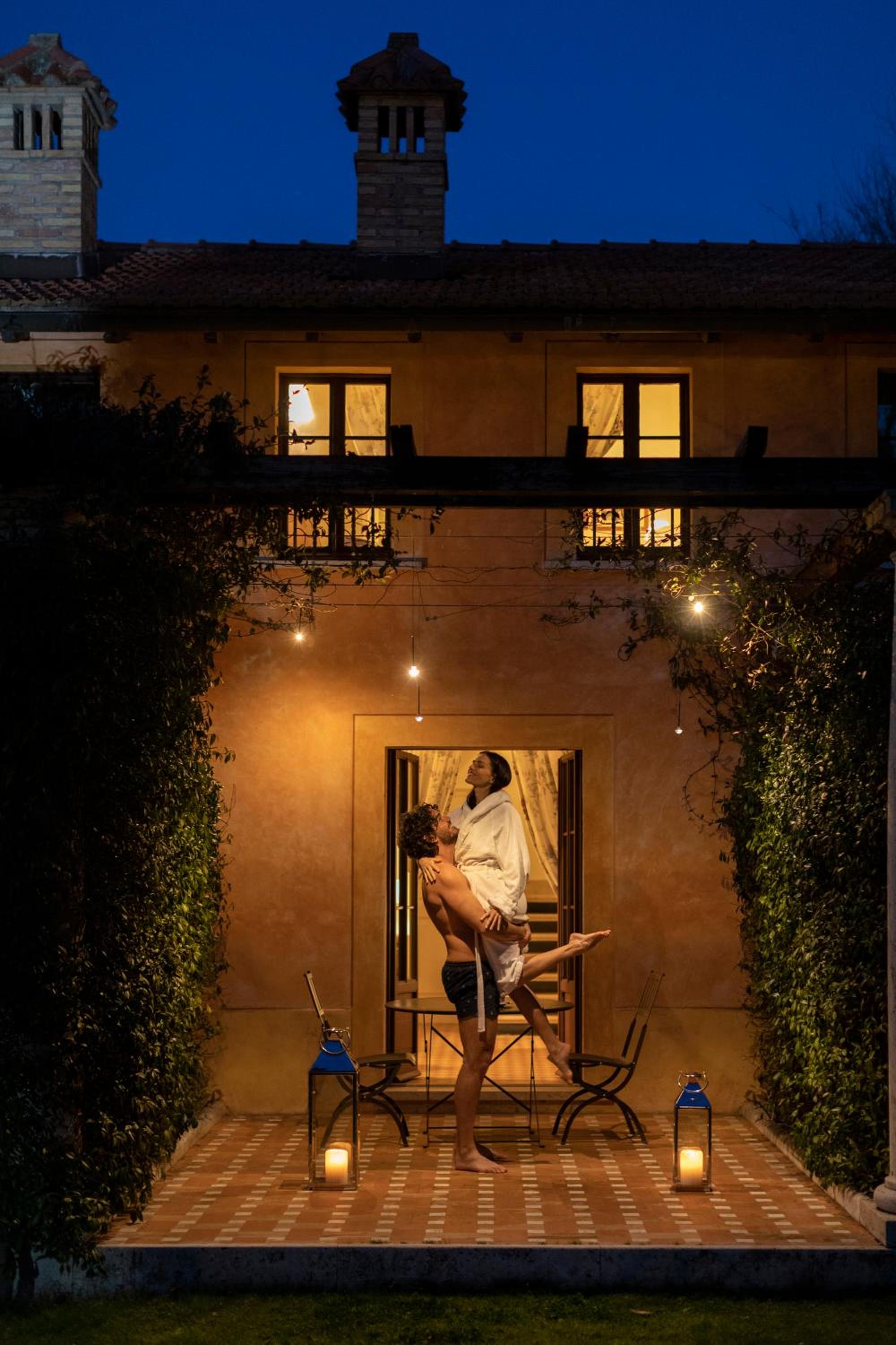 Romantic Double Room with Spa Package - Split Level photo 3