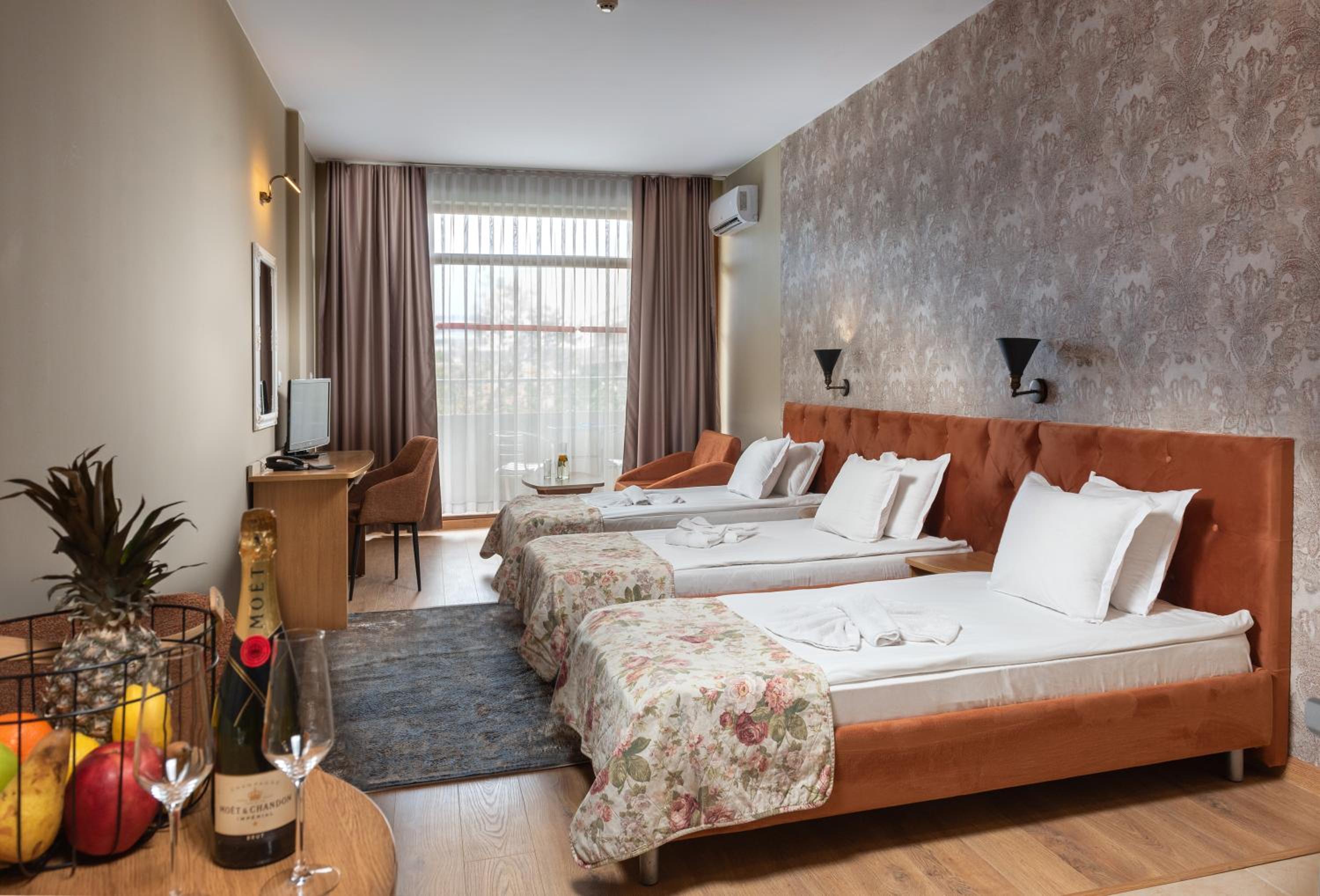 Triple Room - Photo 19