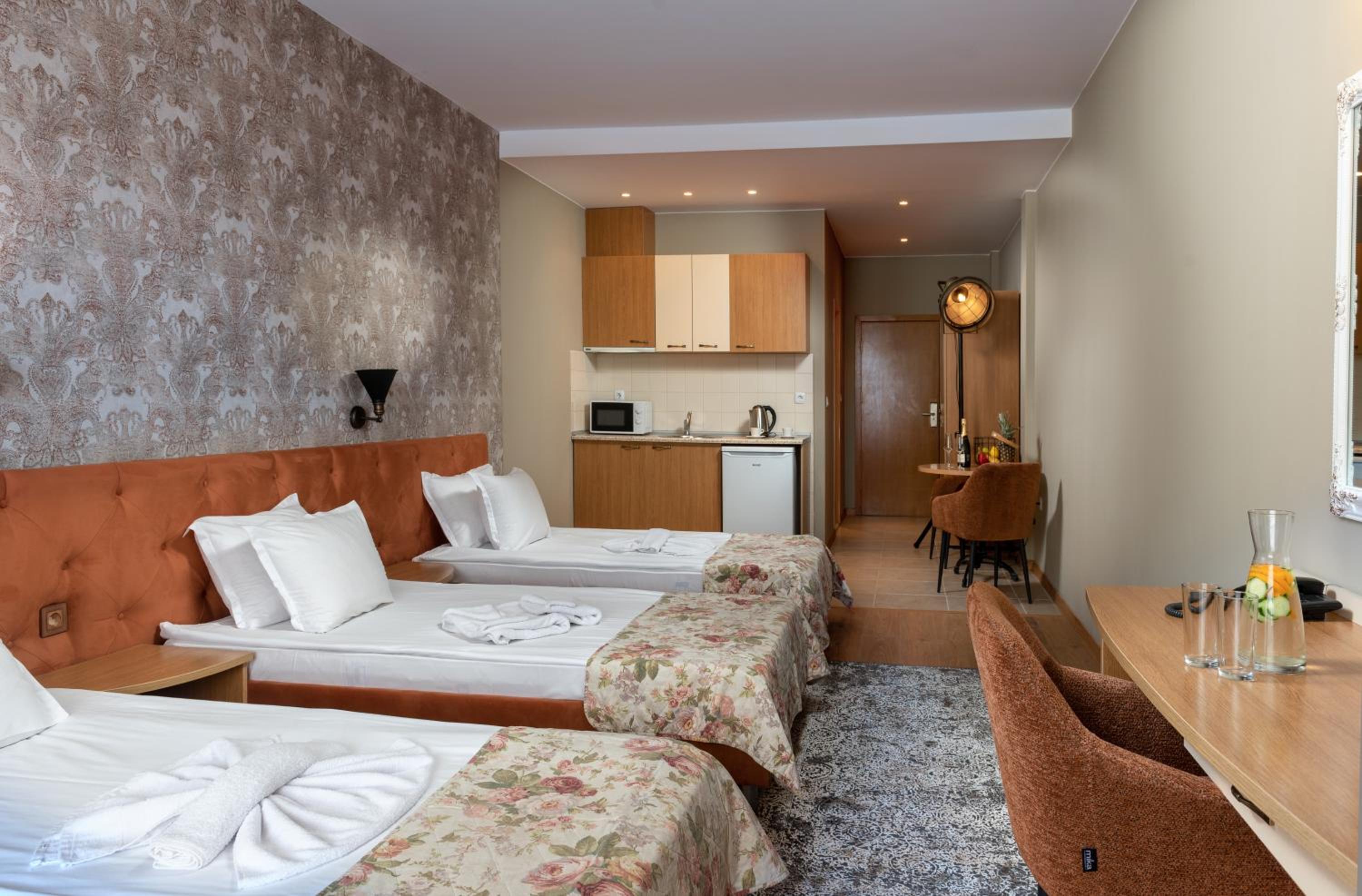 Triple Room - Photo 9