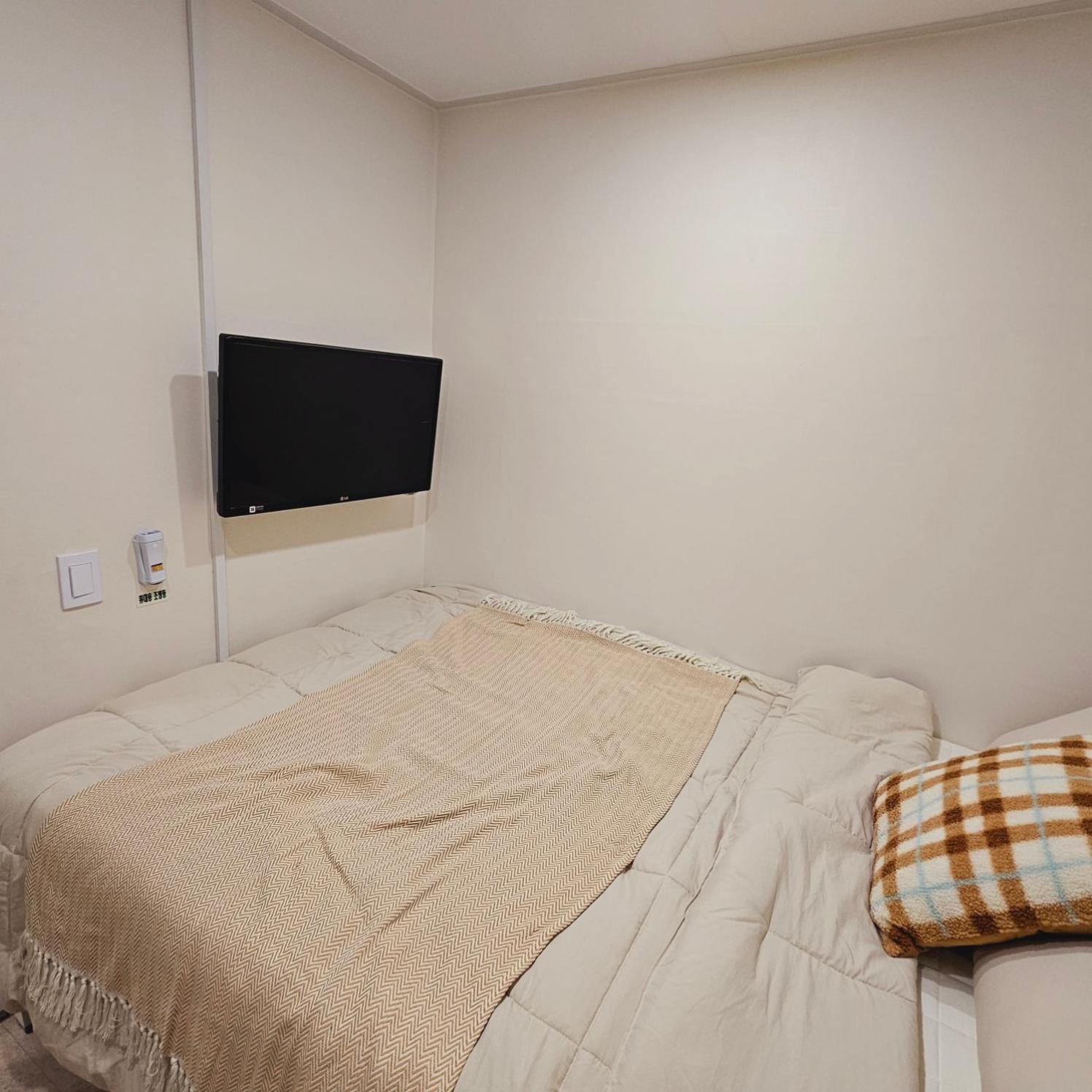Double Room - 204 - Photo 2