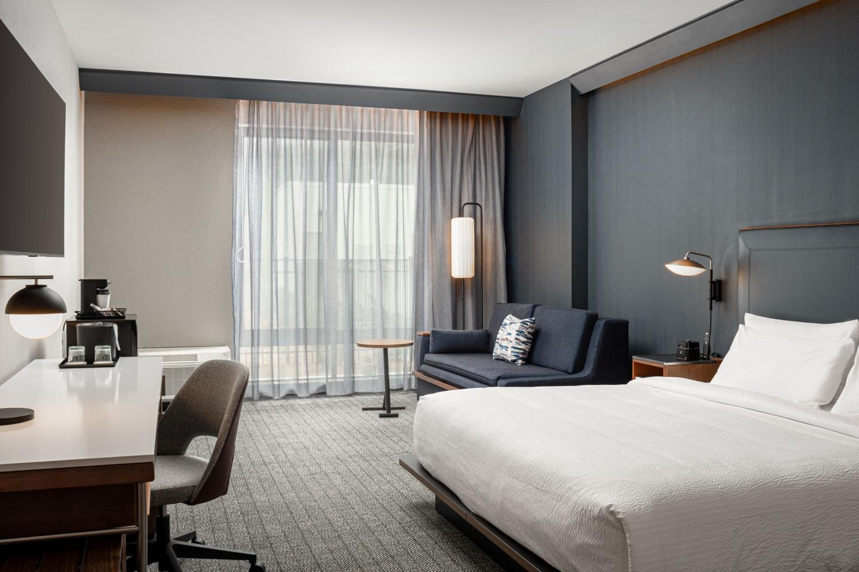 Standard King Room - Photo 1