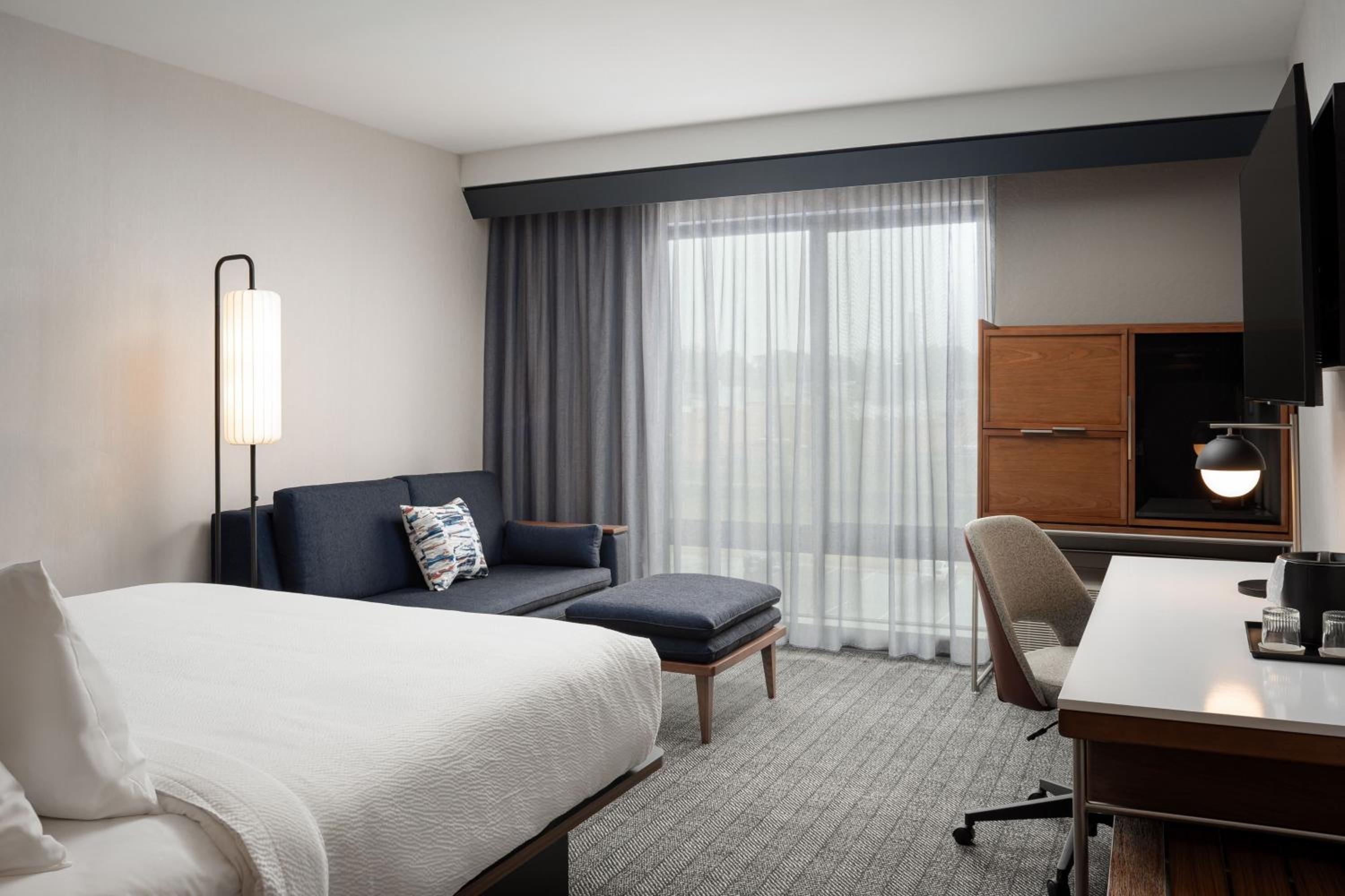 Standard King Room - Photo 2