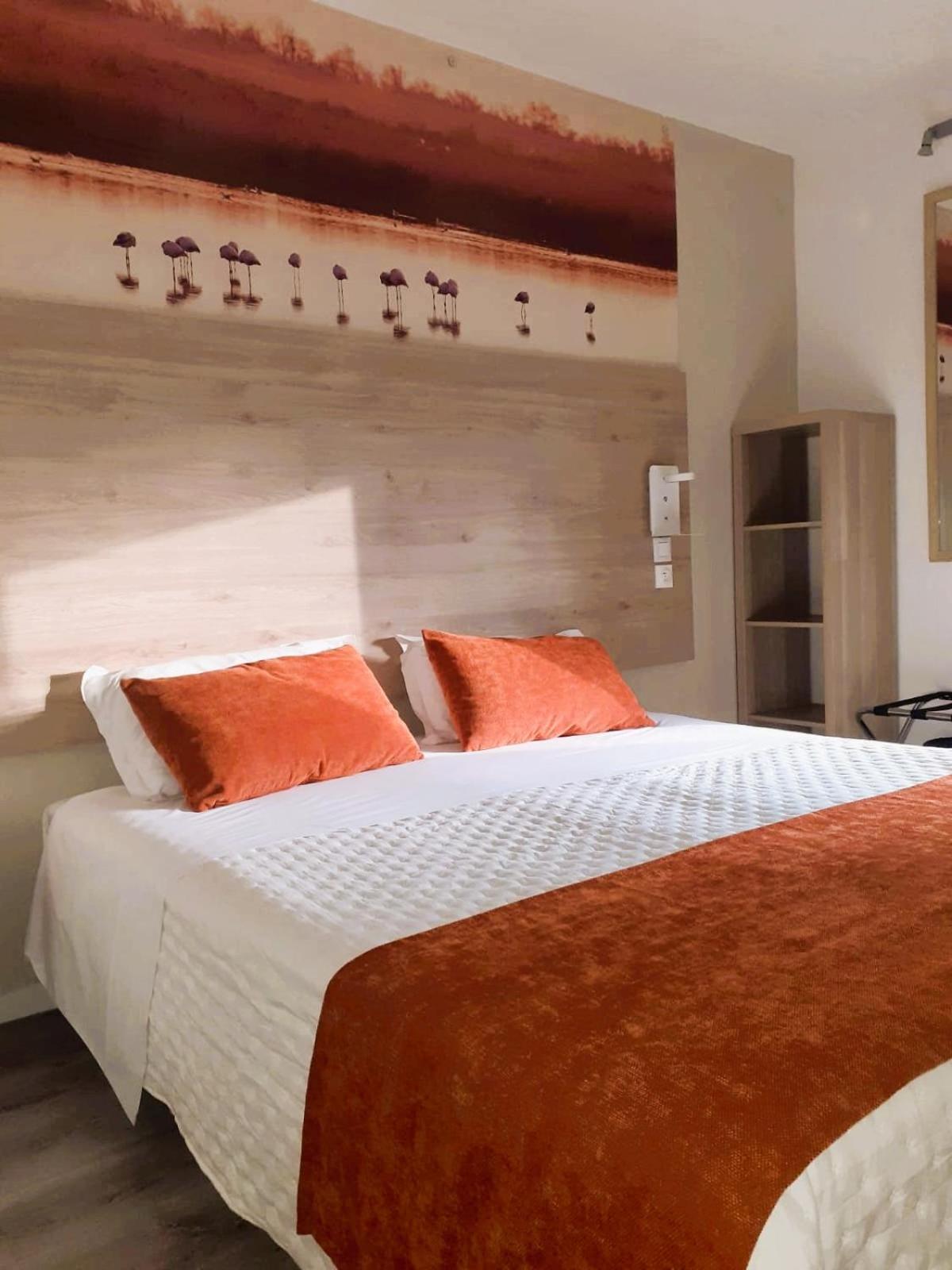 Standard Double or Twin Room - Photo 7