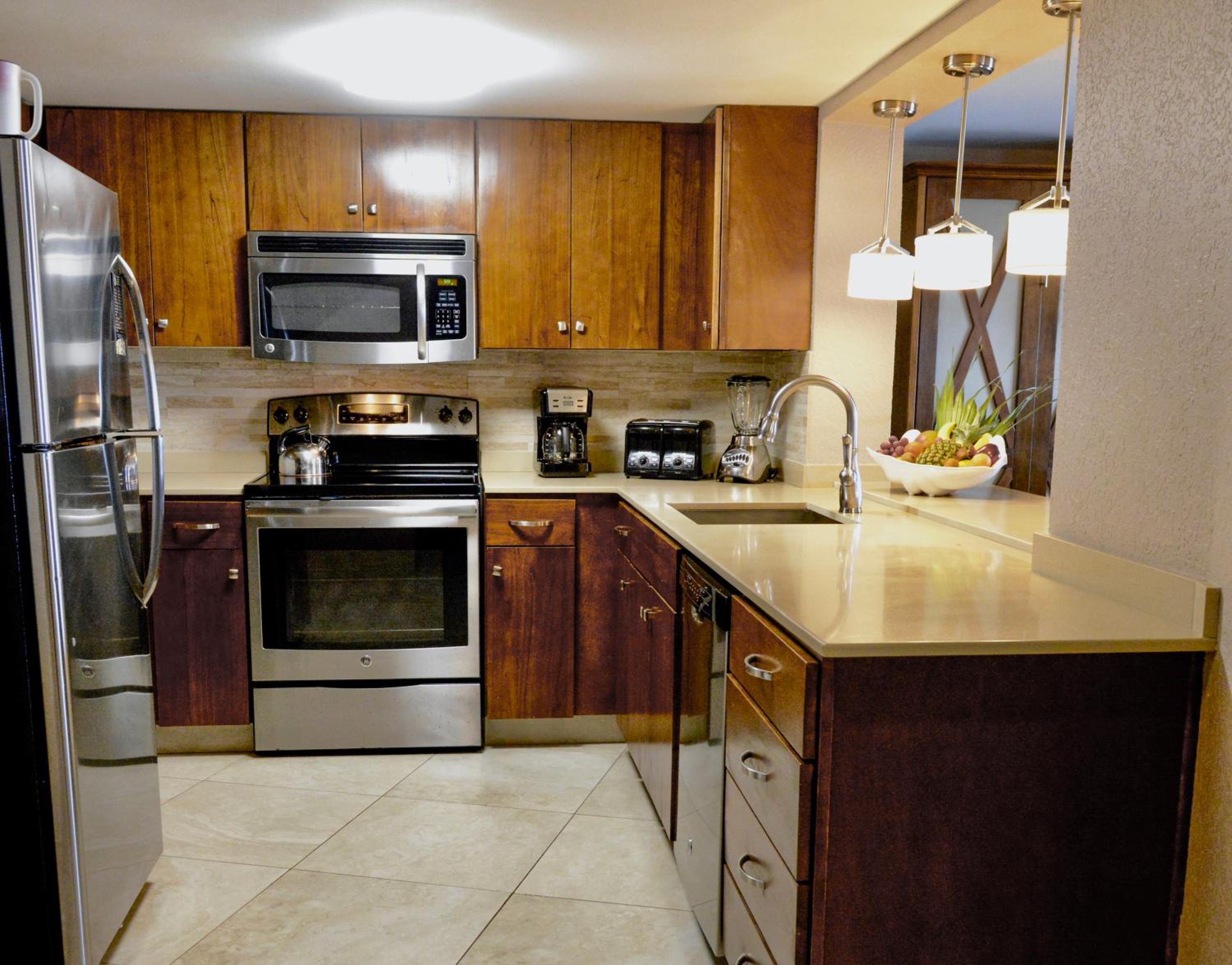 Deluxe One-Bedroom Suite - Ocean Front with Fully Equipped Kitchen - Photo 7