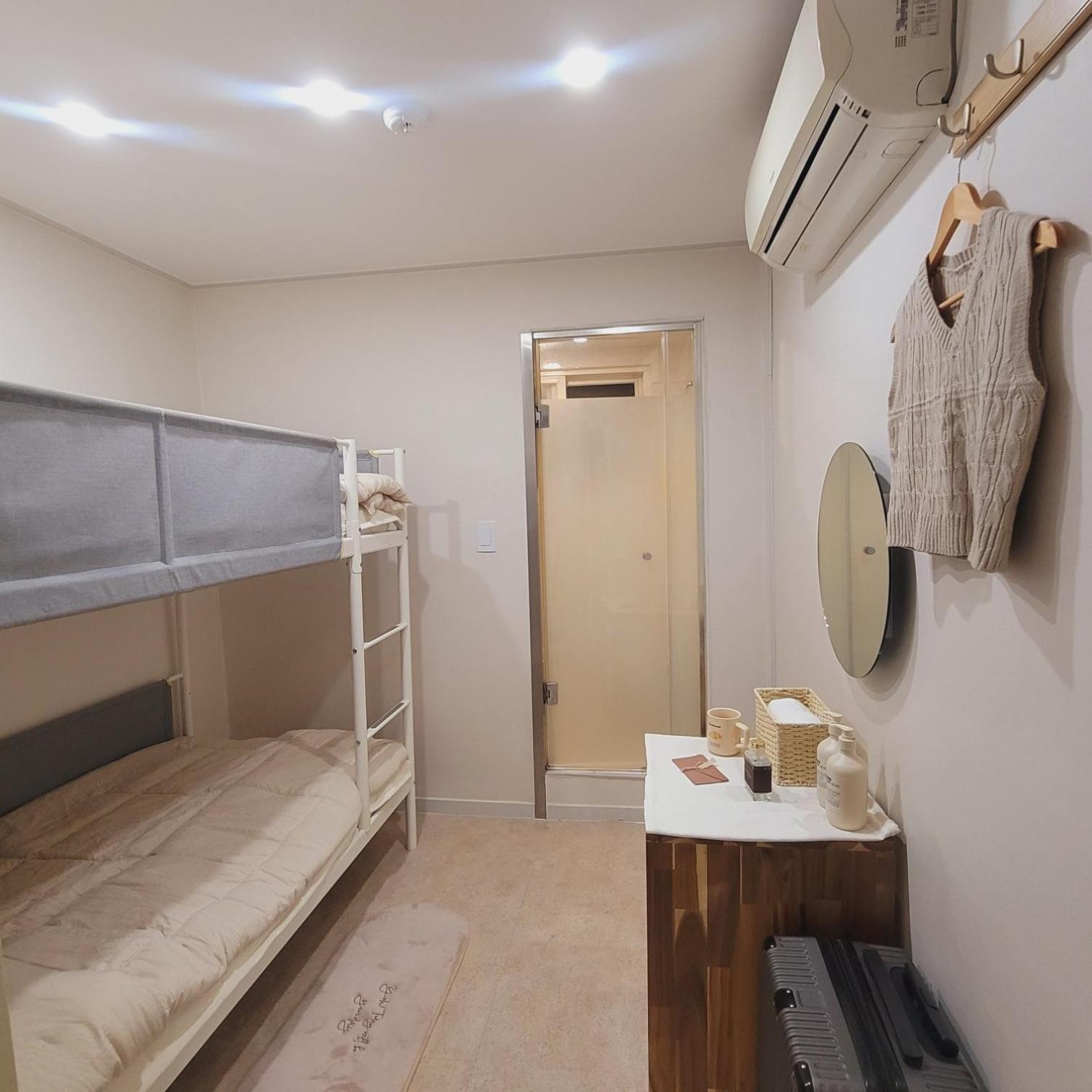 Double Room with Private Bathroom - 302 - Photo 8