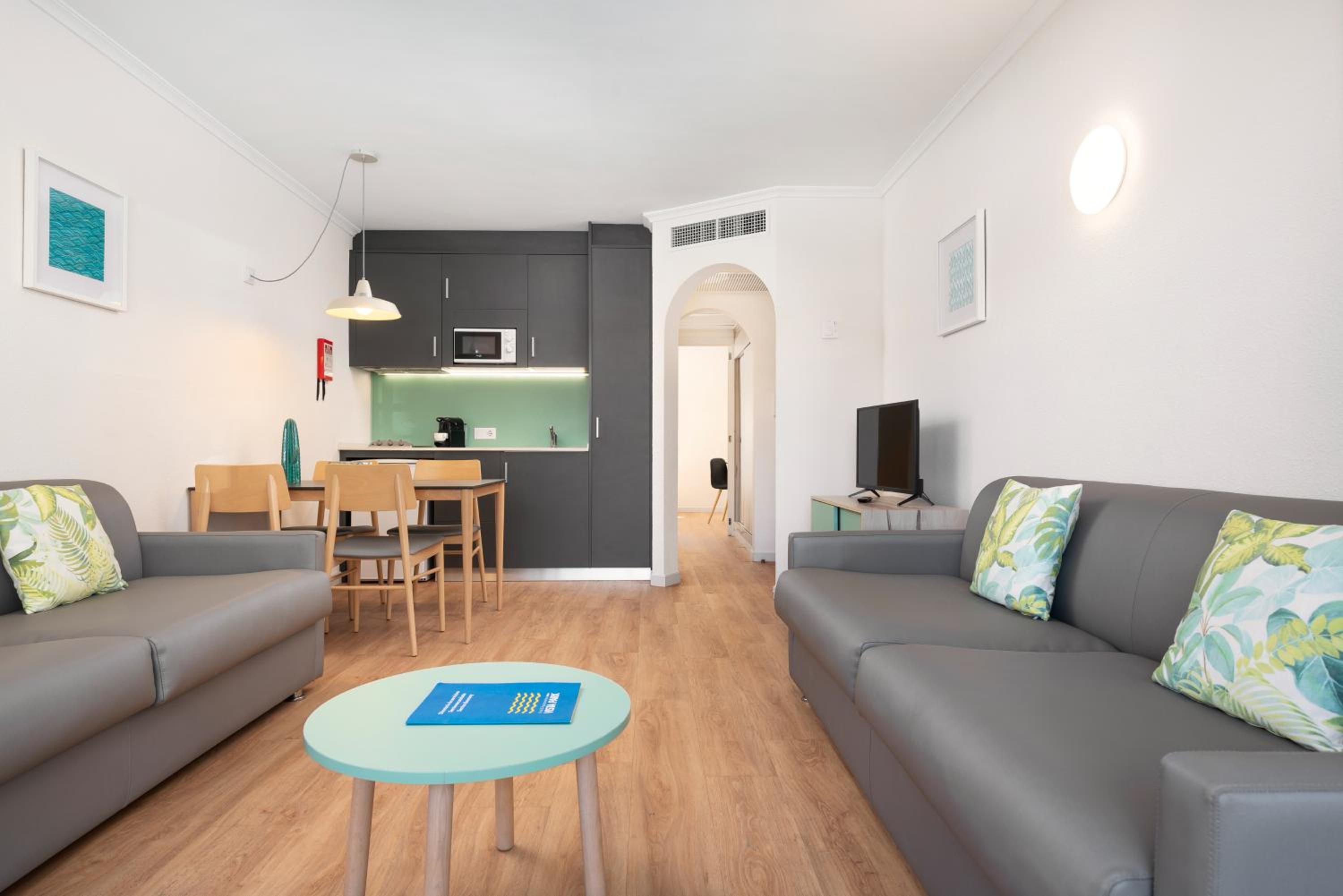 One-Bedroom Apartment photo 2