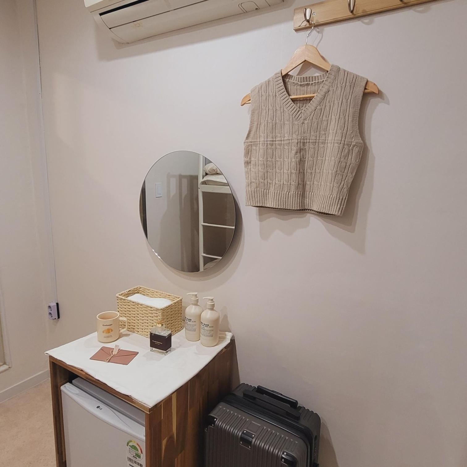 Double Room with Private Bathroom - 302 - Photo 9