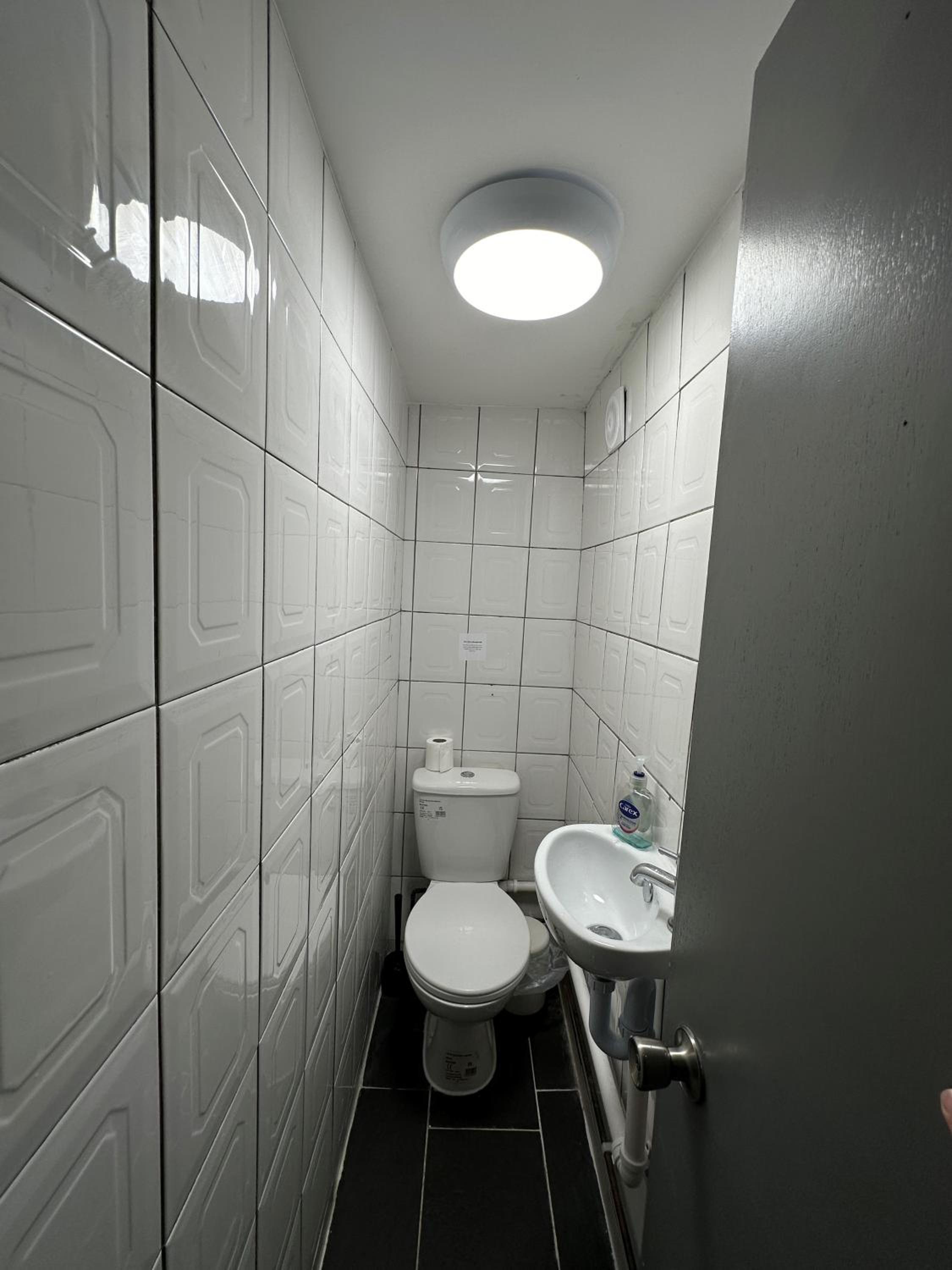 Standard Single Room with Shared Bathroom photo 3