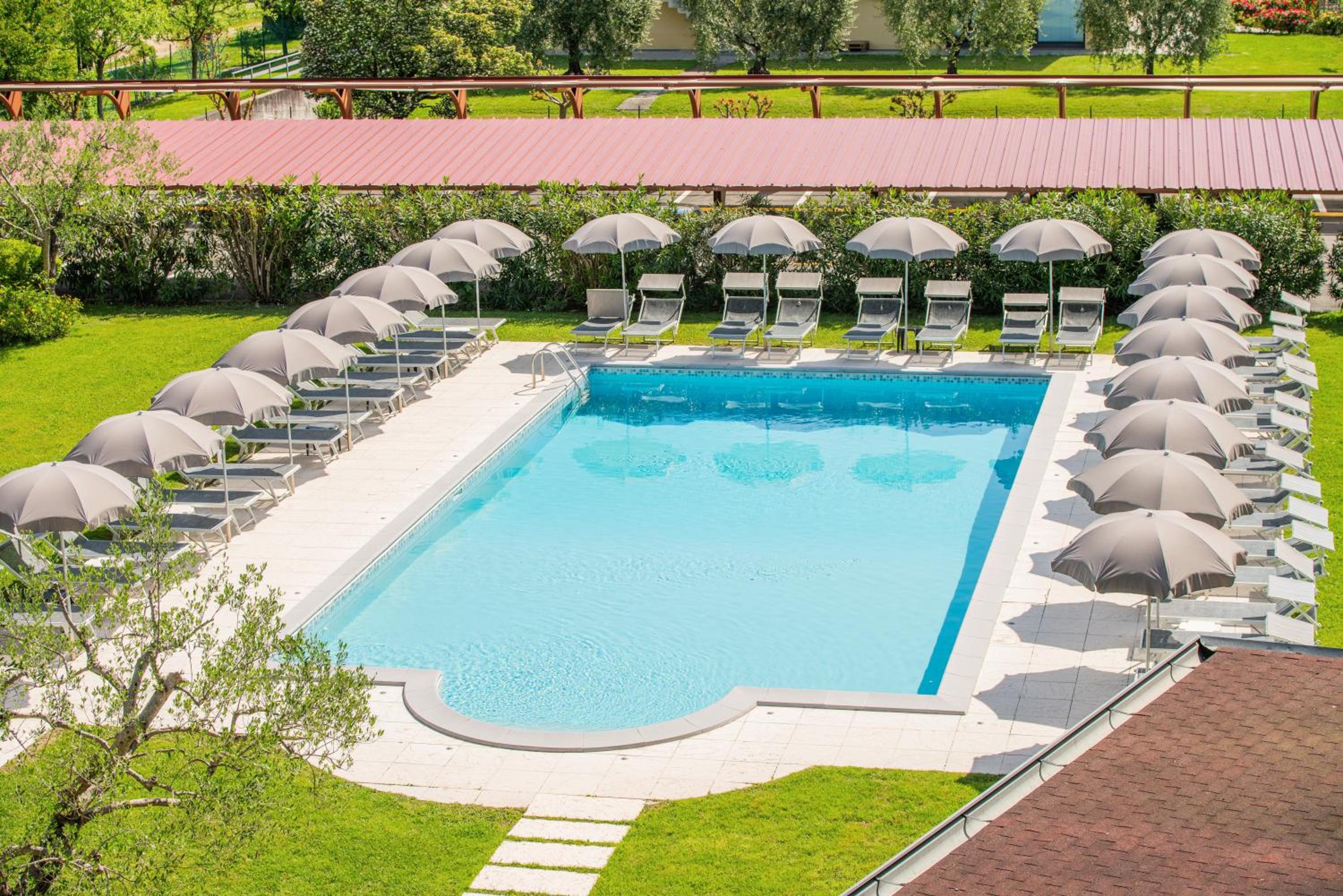 Junior Suite with Pool View photo 3