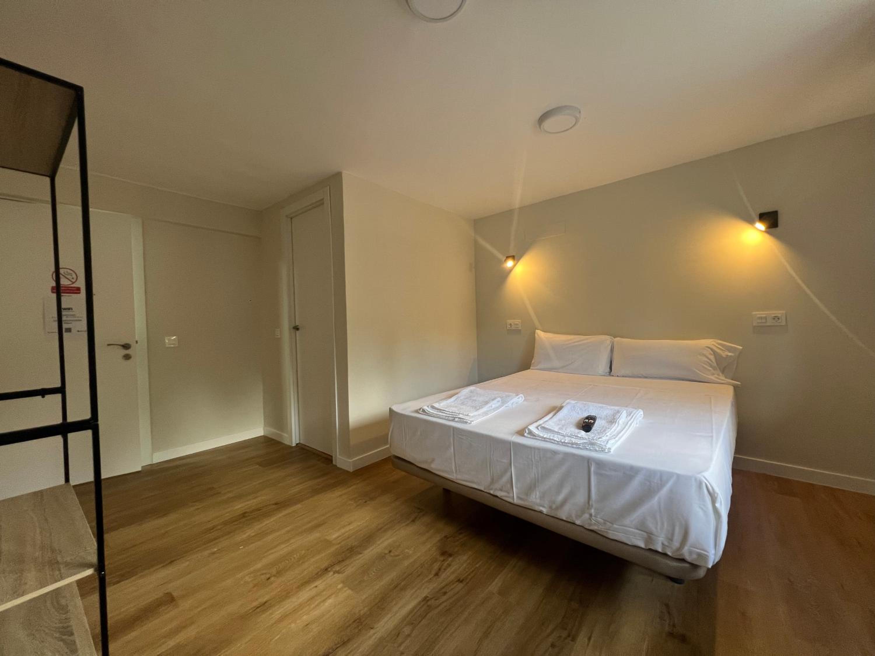 Double Room - Photo 17