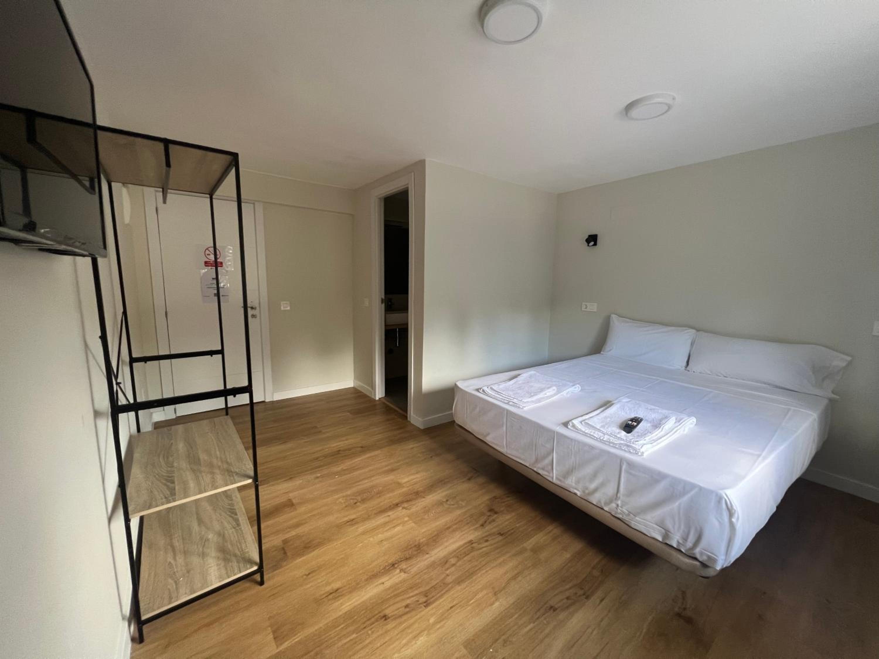 Double Room - Photo 4