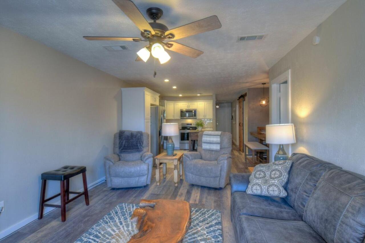 Three-Bedroom Apartment With Lake View photo 1